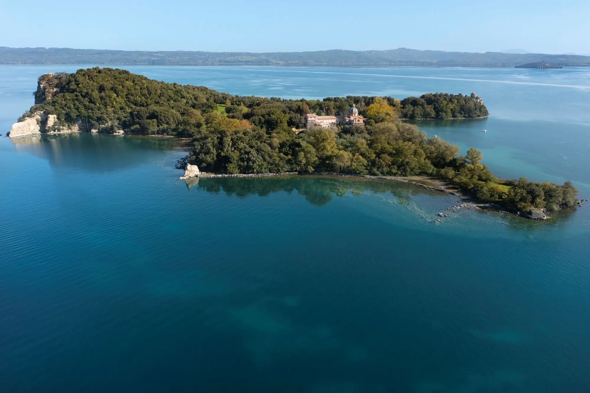 dvorac Rocca Monaldeschi, Montefiascone, Est! Est!! Est!!!, Capodimonte, Gradoliam, San Lorenza Nuova, jezero Bolsena, Lazio, Firenca, Rim, najveće vulkansko jezero u Europi, najveće vulkansko jezero, vulkansko jezero, Vulsini, otok Bisentina, otok Martana, Arheološki nalazište Volsinii, Via Francigena, Bolsena, Lago di Bolsena, vulkansko jezero Italija, najveće vulkansko jezero Europa, etruščani Italija, Bisentina otok, Martana otok, Capodimonte, Montefiascone vino, povijest Bolsena, atrakcije Lazio, Via Francigena, čudo u Bolseni, talijanska jezera, Rocca Monaldeschi castle, Montefiascone, Est! Est!! Est!!!, Capodimonte, Gradoliam, San Lorenza Nuova, Lake Bolsena, Lazio, Florence, Rome, largest volcanic lake in Europe, largest volcanic lake, volcanic lake, Vulsini, Bisentina Island, Martana Island, Volsinii Archaeological Site, Via Francigena, Bolsena, Lago di Bolsena, volcanic lake Italy, largest volcanic lake Europe, Etruscans Italy, Bisentina Island, Martana Island, Capodimonte, Montefiascone wine, history of Bolsena, attractions Lazio, Via Francigena, miracle in Bolsena, Italian lakes,