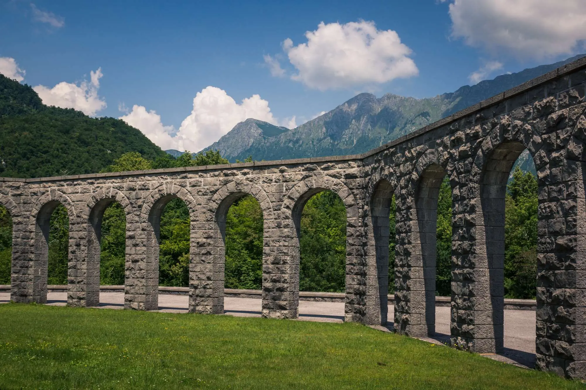 Posočje, Kobarid, rijeka Soča, talijanska kosturnica, crkva sv. Antuna Padovanskog, Bitka kod Kobarida, Bitka kod Caporetta, Kobaridski muzej, Kobarid, talijanska kosturnica, Prvi svjetski rat, Bitka kod Kobarida, Bitka kod Caporetta, crkva sv. Antuna Padovanskog, Soča, ratni spomenici Slovenija, vojna povijest, Posočje, talijanski ossario, monumentalna arhitektura, Kobaridski muzej, Gradič Kobarid, Soča, Kobarid, Soča River, Italian ossuary, Church of St. Anthony of Padua, Battle of Kobarid, Battle of Caporetto, Kobarid Museum, Kobarid, Italian ossuary, World War I, Battle of Kobarid, Battle of Caporetto, Church of St. Anthony of Padua, Soča, war monuments Slovenia, military history, Soča, Italian ossuary, monumental architecture, Kobarid Museum, Gradič Kobarid,Church of St. Anthony, Italian Charnel house, Kobarid memorial 