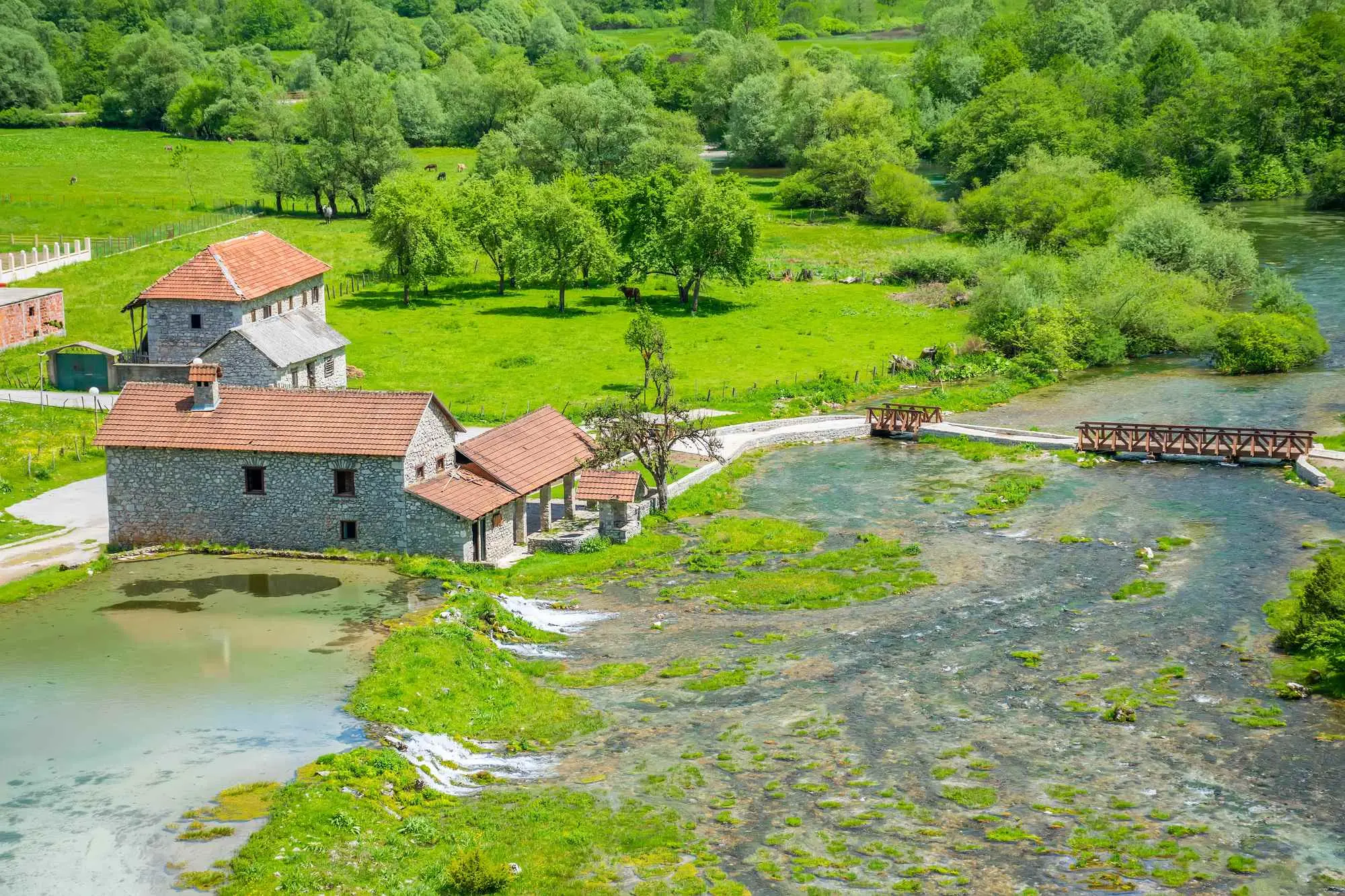 Gusinje, dolina Gusinja, Prokletije, Crna Gora, potok Vruja, rijeka Vermoš, Alipašini izvori, Oko Skakavice, slap Grlje, Ali paši Šabanagaj, Ali paša Gusinjski, izleti Crna Gora, prirodni izvori, voda Crna Gora, izlet u prirodu, sjever Crne Gore,Alipašini izvori wikipediaGusinje, Gusinja valley, Prokletije, Montenegro, Vruja stream, Vermoš river, Alipasha springs, Oko Skakavica, Grlje waterfall, Ali pasha Šabanagaj, Ali pasha Gusinjski, excursions Montenegro, natural springs, water Montenegro, nature trip, north of Montenegro, Alipasha springs wikipedia, Alipasha springs Montenegro,