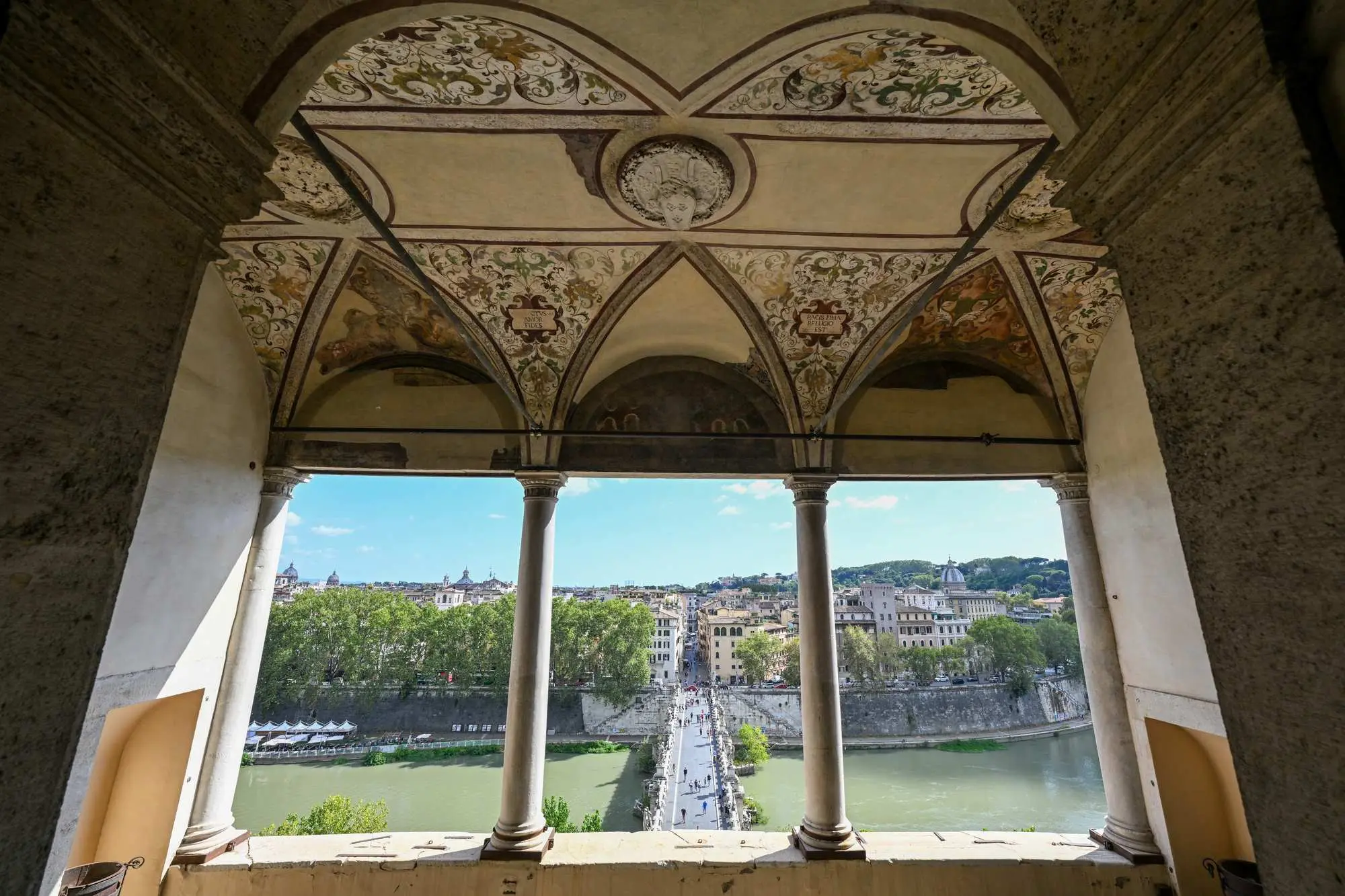 Rim, rijeka Tiber, dvorac Sant'Angelo, Anđeoska tvrđava, car Hadrijan, Ponte Sant’Angelo, Papa Grgur Veliki, Hadrijanov mauzolej, Dvorac svetog anđela, dvorac Sant'Angelo, Rim, Hadrijanov mauzolej, papinska tvrđava, Passetto di Borgo, arkanđeo Mihael, rimske znamenitosti, što vidjeti u Rimu, rimska povijest, muzeji u RimuRome, Tiber River, Castel Sant'Angelo, Castel Sant'Angelo, Emperor Hadrian, Ponte Sant'Angelo, Pope Gregory the Great, Hadrian's Mausoleum, Castel Sant'Angelo, Castel Sant'Angelo, Rome, Hadrian's Mausoleum, Papal Fortress, Passetto di Borgo, Archangel Michael, Roman landmarks, what to see in Rome, Roman history, museums in Rome