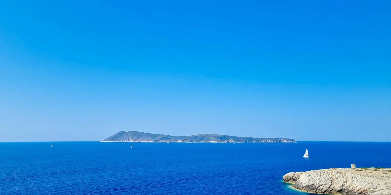 Biševo, Modra špilja, Porat plaža, Medvedina špilja, izlet iz Komiže, Komiža brod, otok Vis, sredozemna medvjedica, Eleonorin sokol, tuna steak Porat, Centar za posjetitelje Modra špilja, izlet na Biševo, Modra špilja biševo cijena, Modra špilja wikipedia, Biševo, Blue Cave, Porat beach, Bear's Cave, excursion from Komiža, Komiža boat, island of Vis, Mediterranean monk seal, Eleonora's Falcon, tuna steak Porat, Blue Cave Visitor Center, excursion to Biševo, Blue Cave biševo price, Blue Cave wikipedia,