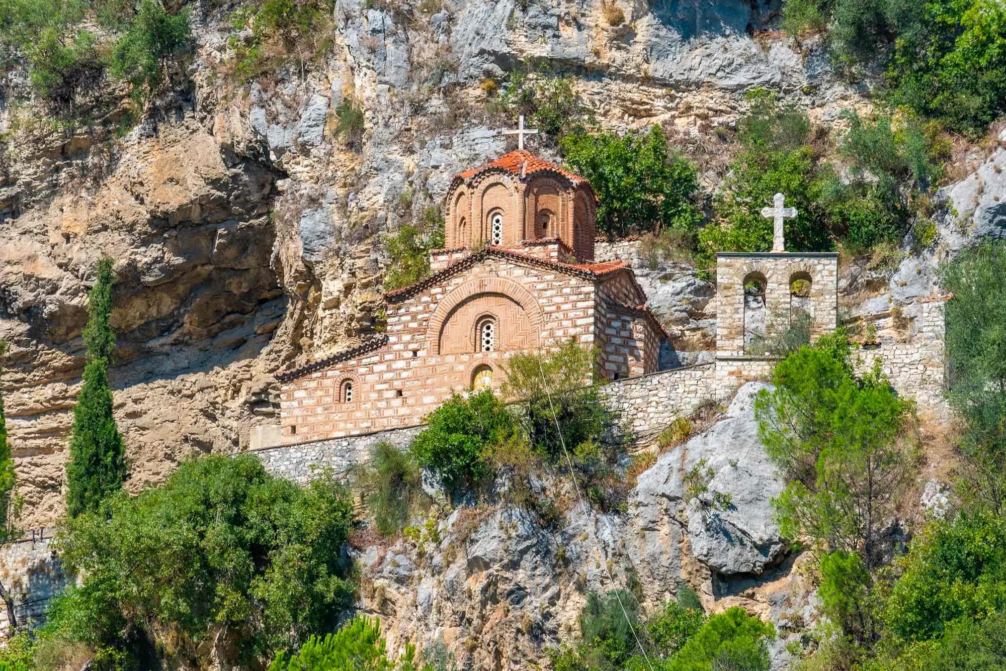 Berat, rijeka Osum, Mangalem, Gorica, crkva svetog Mihaela, crkva svetog Mihaela, Berat Albanija, srednjovjekovna arhitektura, bizantske crkve, UNESCO Albanija, kulturna baština Berat, pravoslavne crkve Albanija, Berat, Osum River, Mangalem, Gorica, Church of St. Michael, Church of St. Michael, Berat Albania, medieval architecture, Byzantine churches, UNESCO Albania, cultural heritage Berat, Orthodox churches Albania,