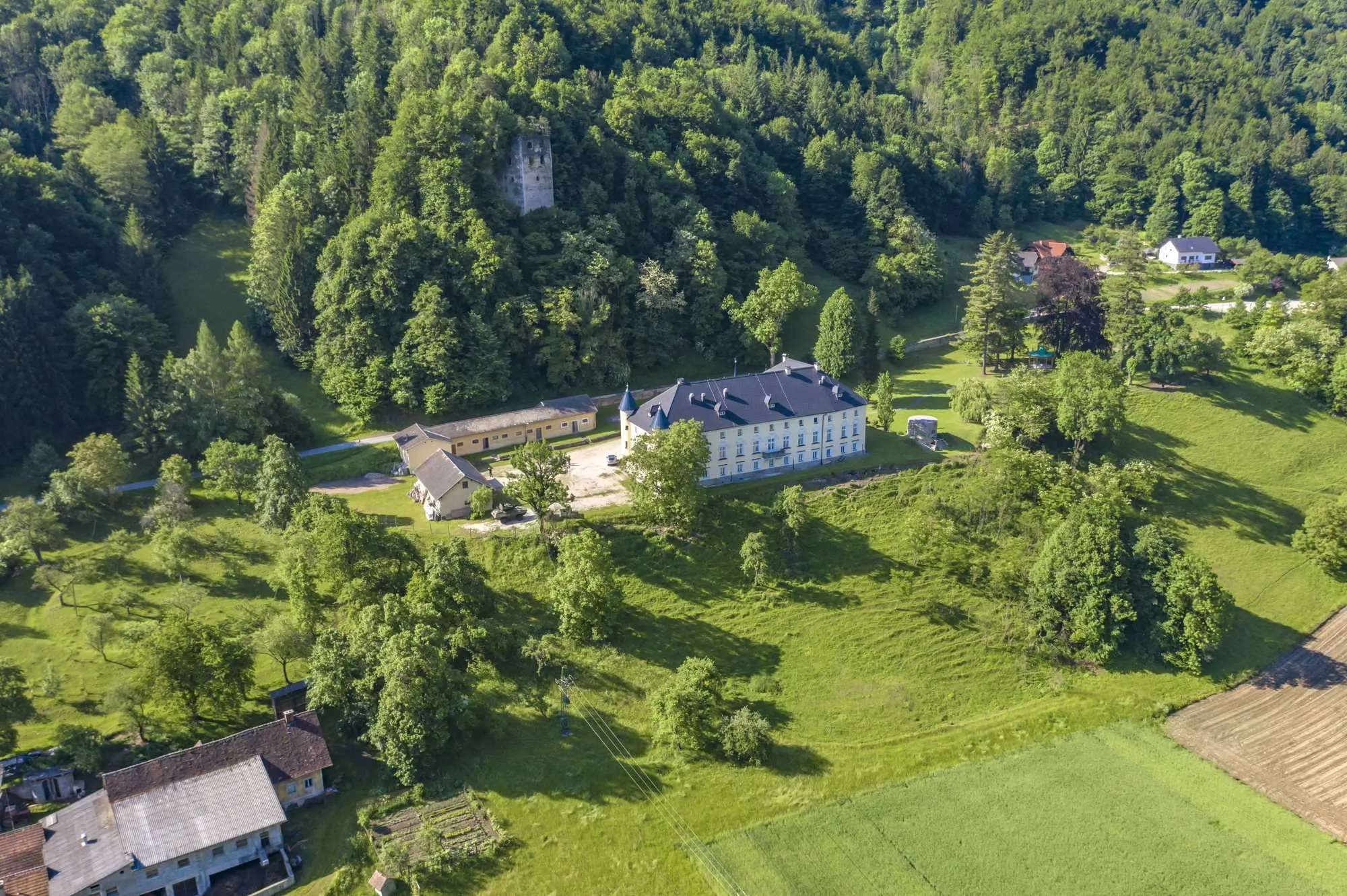 dvorac Bukovje, rijeka Drava, Dravograd, grof Sigismund Attems, obitelj Attems, Štajerska,Koruška, grad Pukštajna, utvrda Puchenstein, Stari grad Dravograd, barokni dvorac, kulturna baština Slovenija, dvorci Slovenija, manur Bukovje,Bukovje Castle, Drava River, Dravograd, Count Sigismund Attems, Attems family, Styria, Carinthia, Pukštajna Castle, Puchenstein Fortress, Dravograd Old Town, Baroque Castle, Cultural Heritage Slovenia, Castles Slovenia, Manor Bukovje, 