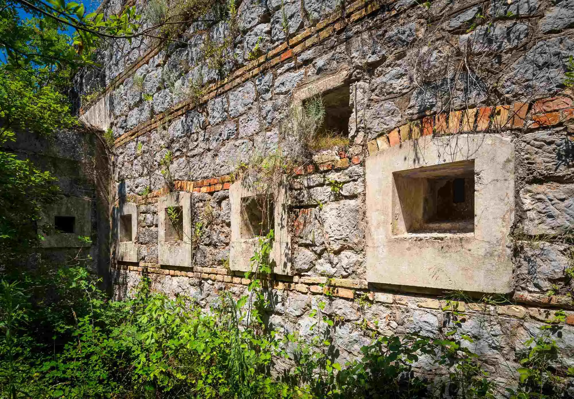 Luštica, poluotok Luštica, poluostrvo Luštica, Fort Kabala, Fort Luštica, utvrda kabala, luštica crna gora, austro-ugarske tvrđave, boko kotorski zaljev, vojne utvrde crna gora, skrivena mjesta luštica, utvrda luštica, napuštene tvrđave, povijest crne gore, Luštica, Luštica peninsula, Luštica peninsula, Fort Kabala, Fort Luštica, Kabala fortress, Luštica, Montenegro, Austro-Hungarian fortresses, Boko Kotor Bay, military forts, Montenegro, hidden places of Luštica, Fort Luštica, abandoned fortresses, history of Montenegro,