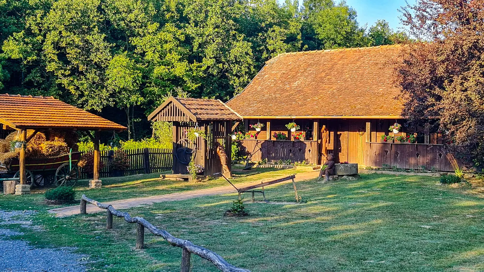 Kulturni centar Mato Lovrak, Veliki Grđevac, Mate Lovrak, rodno mjesto Mate Lovraka,  Družba Pere Kvržice, Vlak u snijegu, Lovrakov centar, Bistro Stari Mlin, vikend izlet, Lovrakov centar, kulturni centar, dječja književnost, etnografska zbirka, Stari mlin, staza prijatelja prirode, Mato Lovrak Cultural Center, Veliki Grđevac, Mate Lovrak, birthplace of Mate Lovrak, Pero Kvržica Society, Train in the Snow, Lovrakov Center, Bistro Stari Mlin, weekend trip, Lovrakov Center, cultural center, children's literature, ethnographic collection, Stari Mlin, nature friends trail,