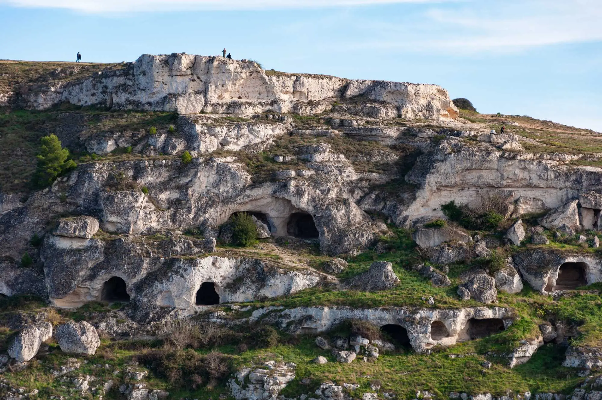 Casa Grotta, Matera, Palombaro Lungo, Sassi, kanjon Gravine, Crkva Santa Maria de Idris, Sassa Caveoso, crkva San Pietro Barisano, Mel Gibson, Matera, Sassi Matera, pećinski grad Italija, povijest Matere, znamenitosti Matera, crkve u stijenama, UNESCO grad Italija, kulturna prijestolnica Italije, Matera putovanje, zanimljivosti o Materi, Casa Grotta, Matera, Palombaro Lungo, Sassi, Gravine Canyon, Church of Santa Maria de Idris, Sassa Caveoso, Church of San Pietro Barisano, Mel Gibson, Matera, Sassi Matera, cave city Italy, history of Matera, landmarks of Matera, churches in the rocks, UNESCO city Italy, cultural capital of Italy, Matera travel, interesting facts about Matera