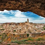 Casa Grotta, Matera, Palombaro Lungo, Sassi, kanjon Gravine, Crkva Santa Maria de Idris, Sassa Caveoso, crkva San Pietro Barisano, Mel Gibson, Matera, Sassi Matera, pećinski grad Italija, povijest Matere, znamenitosti Matera, crkve u stijenama, UNESCO grad Italija, kulturna prijestolnica Italije, Matera putovanje, zanimljivosti o Materi, Casa Grotta, Matera, Palombaro Lungo, Sassi, Gravine Canyon, Church of Santa Maria de Idris, Sassa Caveoso, Church of San Pietro Barisano, Mel Gibson, Matera, Sassi Matera, cave city Italy, history of Matera, landmarks of Matera, churches in the rocks, UNESCO city Italy, cultural capital of Italy, Matera travel, interesting facts about Matera
