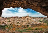 Casa Grotta, Matera, Palombaro Lungo, Sassi, kanjon Gravine, Crkva Santa Maria de Idris, Sassa Caveoso, crkva San Pietro Barisano, Mel Gibson, Matera, Sassi Matera, pećinski grad Italija, povijest Matere, znamenitosti Matera, crkve u stijenama, UNESCO grad Italija, kulturna prijestolnica Italije, Matera putovanje, zanimljivosti o Materi, Casa Grotta, Matera, Palombaro Lungo, Sassi, Gravine Canyon, Church of Santa Maria de Idris, Sassa Caveoso, Church of San Pietro Barisano, Mel Gibson, Matera, Sassi Matera, cave city Italy, history of Matera, landmarks of Matera, churches in the rocks, UNESCO city Italy, cultural capital of Italy, Matera travel, interesting facts about Matera