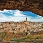 Casa Grotta, Matera, Palombaro Lungo, Sassi, kanjon Gravine, Crkva Santa Maria de Idris, Sassa Caveoso, crkva San Pietro Barisano, Mel Gibson, Matera, Sassi Matera, pećinski grad Italija, povijest Matere, znamenitosti Matera, crkve u stijenama, UNESCO grad Italija, kulturna prijestolnica Italije, Matera putovanje, zanimljivosti o Materi, Casa Grotta, Matera, Palombaro Lungo, Sassi, Gravine Canyon, Church of Santa Maria de Idris, Sassa Caveoso, Church of San Pietro Barisano, Mel Gibson, Matera, Sassi Matera, cave city Italy, history of Matera, landmarks of Matera, churches in the rocks, UNESCO city Italy, cultural capital of Italy, Matera travel, interesting facts about Matera