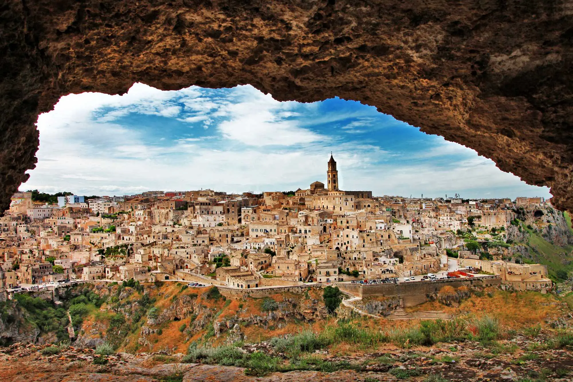 Casa Grotta, Matera, Palombaro Lungo, Sassi, kanjon Gravine, Crkva Santa Maria de Idris, Sassa Caveoso, crkva San Pietro Barisano, Mel Gibson, Matera, Sassi Matera, pećinski grad Italija, povijest Matere, znamenitosti Matera, crkve u stijenama, UNESCO grad Italija, kulturna prijestolnica Italije, Matera putovanje, zanimljivosti o Materi, Casa Grotta, Matera, Palombaro Lungo, Sassi, Gravine Canyon, Church of Santa Maria de Idris, Sassa Caveoso, Church of San Pietro Barisano, Mel Gibson, Matera, Sassi Matera, cave city Italy, history of Matera, landmarks of Matera, churches in the rocks, UNESCO city Italy, cultural capital of Italy, Matera travel, interesting facts about Matera