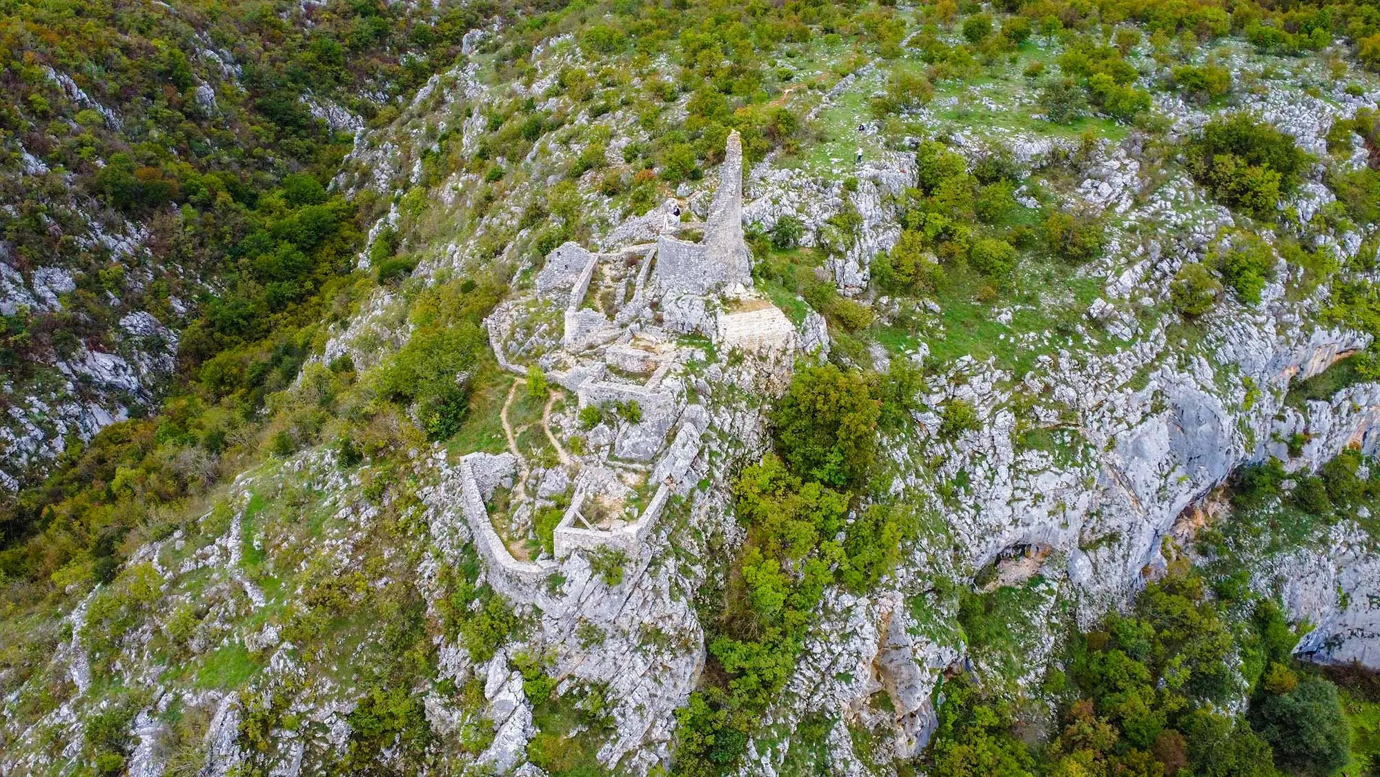Split, Trilj, Bisko, Cetina, rijeka Cetina, kanjon rijeke Cetine, Nutjak, utvrda Nutjak, Žarko Dražojević,utvrda Nutjak, Trilj, Cetina, srednjovjekovna tvrđava, Dalmacija, što vidjeti kod Trilja, povijest Dalmacije, planinarenje Dalmacija, skrivena mjesta Hrvatska, tvrđavanutjak, tvrda nutjak, nutjakSplit, Trilj, Bisko, Cetina, Cetina River, Cetina River Canyon, Nutjak, Nutjak Fortress, Žarko Dražojević, Nutjak Fortress, Trilj, Cetina, medieval fortress, Dalmatia, what to see near Trilj, history of Dalmatia, hiking Dalmatia, hidden places Croatia, nutjak fortress, nutjak
