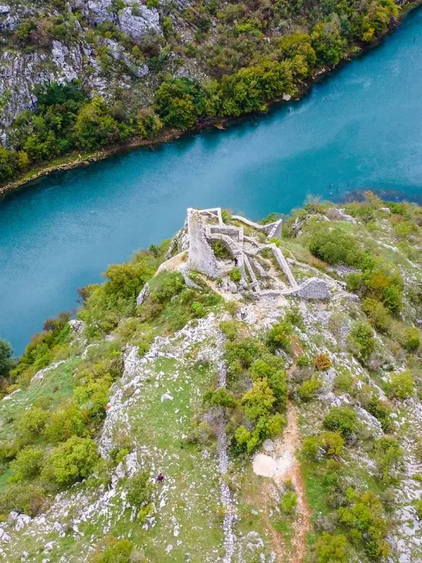 Split, Trilj, Bisko, Cetina, rijeka Cetina, kanjon rijeke Cetine, Nutjak, utvrda Nutjak, Žarko Dražojević,utvrda Nutjak, Trilj, Cetina, srednjovjekovna tvrđava, Dalmacija, što vidjeti kod Trilja, povijest Dalmacije, planinarenje Dalmacija, skrivena mjesta Hrvatska, tvrđavanutjak, tvrda nutjak, nutjak Split, Trilj, Bisko, Cetina, Cetina River, Cetina River Canyon, Nutjak, Nutjak Fortress, Žarko Dražojević, Nutjak Fortress, Trilj, Cetina, medieval fortress, Dalmatia, what to see near Trilj, history of Dalmatia, hiking Dalmatia, hidden places Croatia, nutjak fortress, nutjak