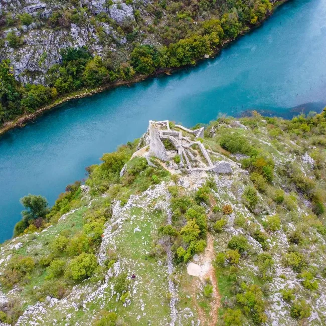 Split, Trilj, Bisko, Cetina, rijeka Cetina, kanjon rijeke Cetine, Nutjak, utvrda Nutjak, Žarko Dražojević,utvrda Nutjak, Trilj, Cetina, srednjovjekovna tvrđava, Dalmacija, što vidjeti kod Trilja, povijest Dalmacije, planinarenje Dalmacija, skrivena mjesta Hrvatska, tvrđavanutjak, tvrda nutjak, nutjak Split, Trilj, Bisko, Cetina, Cetina River, Cetina River Canyon, Nutjak, Nutjak Fortress, Žarko Dražojević, Nutjak Fortress, Trilj, Cetina, medieval fortress, Dalmatia, what to see near Trilj, history of Dalmatia, hiking Dalmatia, hidden places Croatia, nutjak fortress, nutjak
