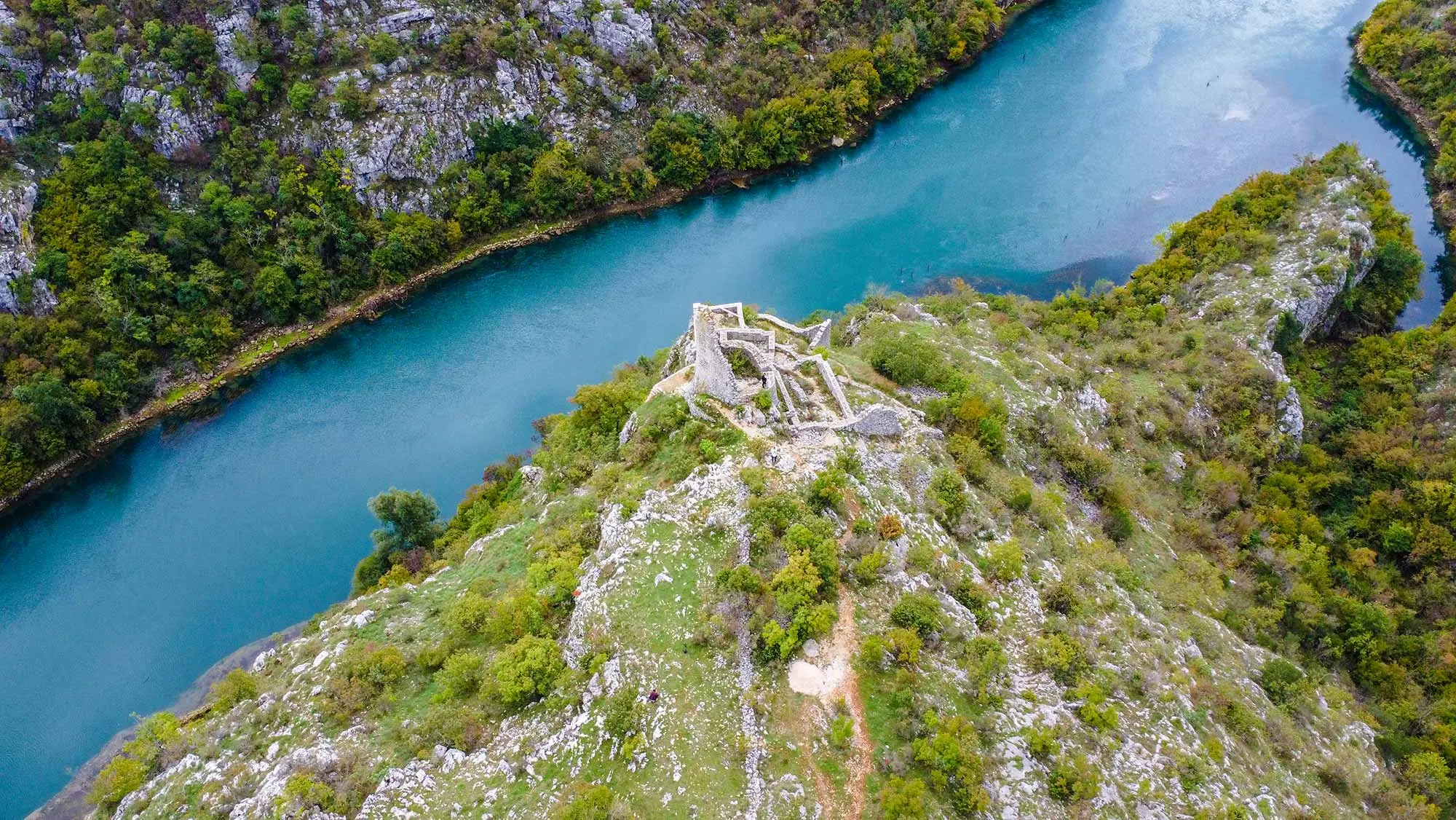 Split, Trilj, Bisko, Cetina, rijeka Cetina, kanjon rijeke Cetine, Nutjak, utvrda Nutjak, Žarko Dražojević,utvrda Nutjak, Trilj, Cetina, srednjovjekovna tvrđava, Dalmacija, što vidjeti kod Trilja, povijest Dalmacije, planinarenje Dalmacija, skrivena mjesta Hrvatska, tvrđavanutjak, tvrda nutjak, nutjak Split, Trilj, Bisko, Cetina, Cetina River, Cetina River Canyon, Nutjak, Nutjak Fortress, Žarko Dražojević, Nutjak Fortress, Trilj, Cetina, medieval fortress, Dalmatia, what to see near Trilj, history of Dalmatia, hiking Dalmatia, hidden places Croatia, nutjak fortress, nutjak