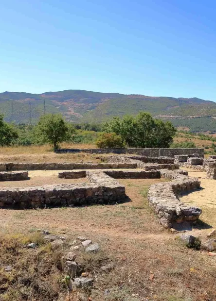 Lin, Lin Albanija, Albanija, Ohridsko jezero, prapovijesno selo, prapovijesno naselje, najstarije naselje u europi, neolitičko naselje, prapovijest Europe, arheološko otkriće, bazilika, kasna antika, mozaici, jezersko naselje Lin, Lin Albania, Albania, Lake Ohrid, prehistoric village, prehistoric settlement, oldest settlement in Europe, Neolithic settlement, prehistory of Europe, archaeological discovery, basilica, late antiquity, mosaics, lake settlement