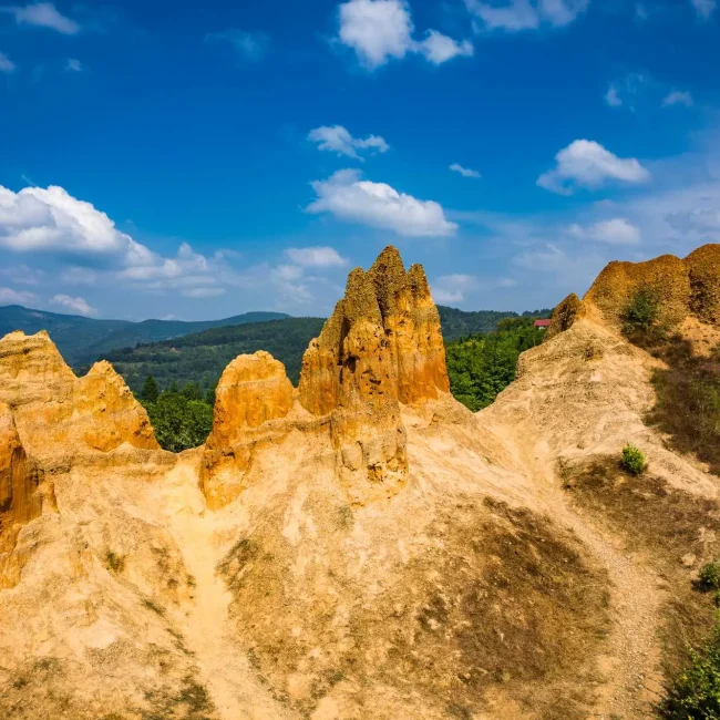 Drina, Foča, prirodnih čuda Bosne i Hercegovine, pješčane piramide, pješčane piramide Foče, pješčane piramide bosna, pješčane piramide bosna i hercegovina, Daničići, Pješčane piramide kod Foče, pješčane piramide kod dančića, Daničići Foča, prirodna čuda BiH, geološke formacije Bosna i Hercegovina, zanimljiva mjesta u istočnoj Bosni, prirodni fenomeni BiH, Foča turizam, Drina, Foča, natural wonders of Bosnia and Herzegovina, sand pyramids, sand pyramids of Foča, sand pyramids of Bosnia, sand pyramids of Bosnia and Herzegovina, Daničići, Sand pyramids near Foča, sand pyramids near Dančići, Daničići Foča, natural wonders of Bosnia and Herzegovina, geological formations of Bosnia and Herzegovina, interesting places in eastern Bosnia, natural phenomena of Bosnia and Herzegovina, Foča tourism,