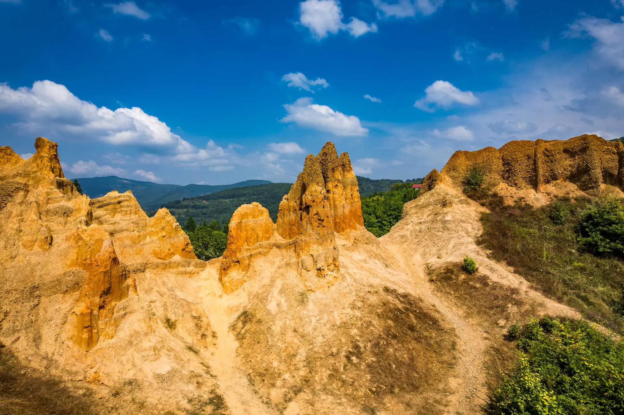 Drina, Foča, prirodnih čuda Bosne i Hercegovine, pješčane piramide, pješčane piramide Foče, pješčane piramide bosna, pješčane piramide bosna i hercegovina, Daničići, Pješčane piramide kod Foče, pješčane piramide kod dančića, Daničići Foča, prirodna čuda BiH, geološke formacije Bosna i Hercegovina, zanimljiva mjesta u istočnoj Bosni, prirodni fenomeni BiH, Foča turizam, Drina, Foča, natural wonders of Bosnia and Herzegovina, sand pyramids, sand pyramids of Foča, sand pyramids of Bosnia, sand pyramids of Bosnia and Herzegovina, Daničići, Sand pyramids near Foča, sand pyramids near Dančići, Daničići Foča, natural wonders of Bosnia and Herzegovina, geological formations of Bosnia and Herzegovina, interesting places in eastern Bosnia, natural phenomena of Bosnia and Herzegovina, Foča tourism,