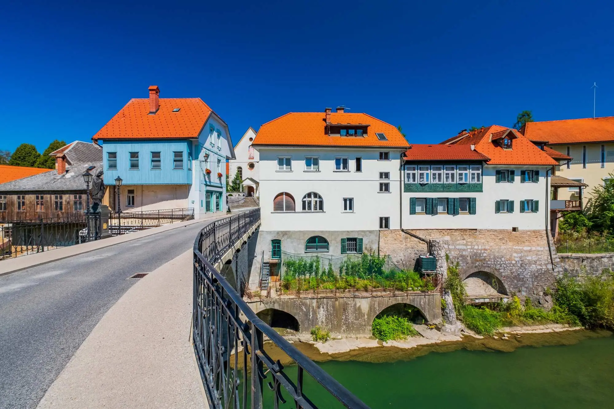 Škofja Loka, Selška Sora, Kapučinski most, Kameniti most, Francjožefov most, kameni mostovi u Sloveniji, mlin na Sori, Selška vrata, Loški muzej, Škofjeloški pasion,  srednjovjekovni most, povijest mosta, most u Sloveniji, znamenitosti Škofje Loke, kameni most,
