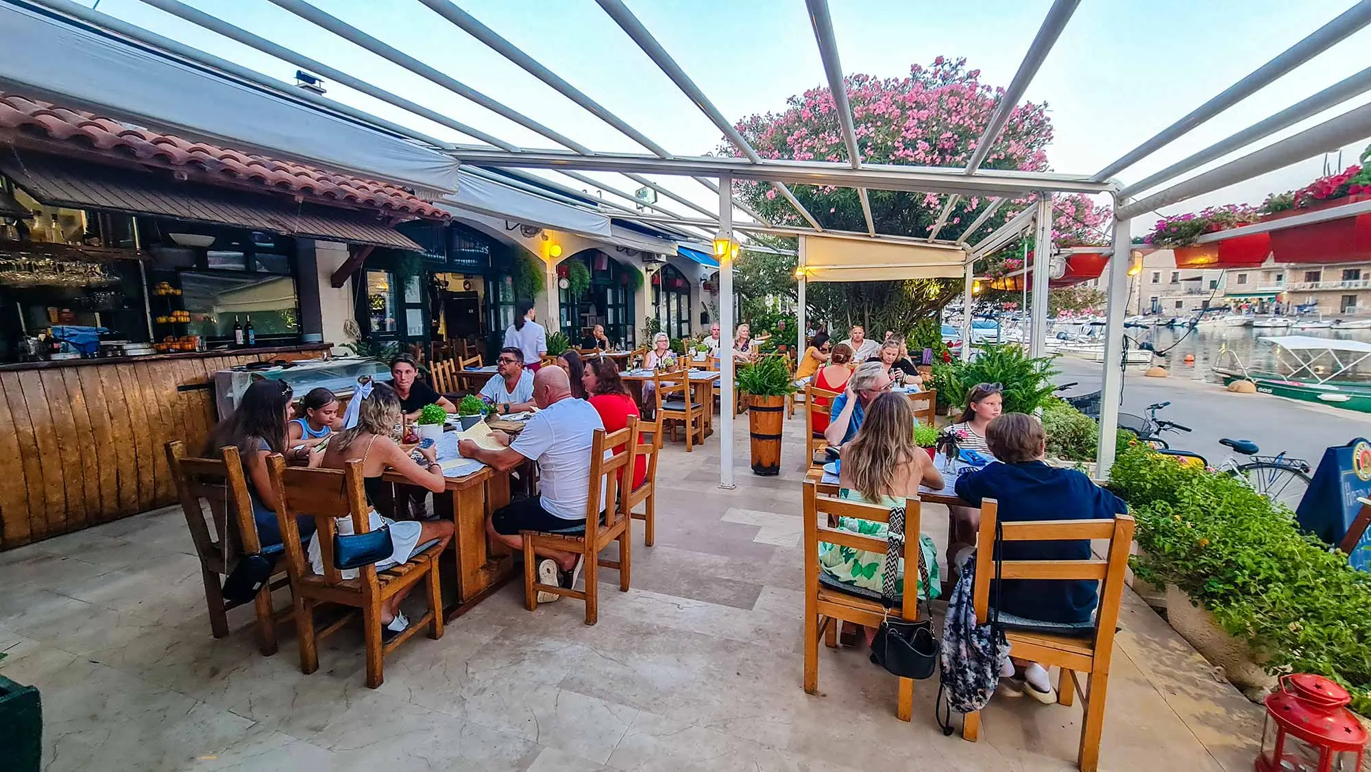 Vrboska, Konoba Lem, crkva tvrđava sv. Marije od Milosrđa, Konoba lem menu, Konoba lem vrboska, recenzije,  Vrboska konoba Lem, restoran s morskim plodovima na Hvaru, pogled na otok Škojić, tuna na Hvaru, salata od dimljenog lososa na Hvaru, večera Vrboska, Hvar, Hvar restorani, Vrboska, Konoba Lem, church fortress of St. Mary of Mercy, Konoba lem menu, Konoba lem vrboska, reviews, Vrboska konoba Lem, seafood restaurant on Hvar, view of Škojić island, tuna on Hvar, smoked salmon salad on Hvar, dinner Vrboska, Hvar, Hvar restaurants, 
