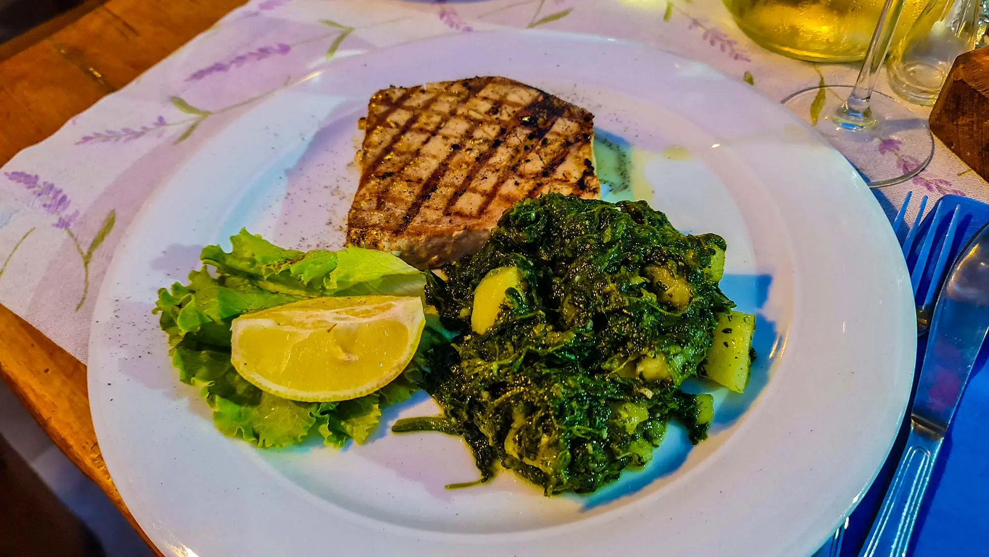 Vrboska, Konoba Lem, crkva tvrđava sv. Marije od Milosrđa, Konoba lem menu, Konoba lem vrboska, recenzije,  Vrboska konoba Lem, restoran s morskim plodovima na Hvaru, pogled na otok Škojić, tuna na Hvaru, salata od dimljenog lososa na Hvaru, večera Vrboska, Hvar, Hvar restorani, Vrboska, Konoba Lem, church fortress of St. Mary of Mercy, Konoba lem menu, Konoba lem vrboska, reviews, Vrboska konoba Lem, seafood restaurant on Hvar, view of Škojić island, tuna on Hvar, smoked salmon salad on Hvar, dinner Vrboska, Hvar, Hvar restaurants,