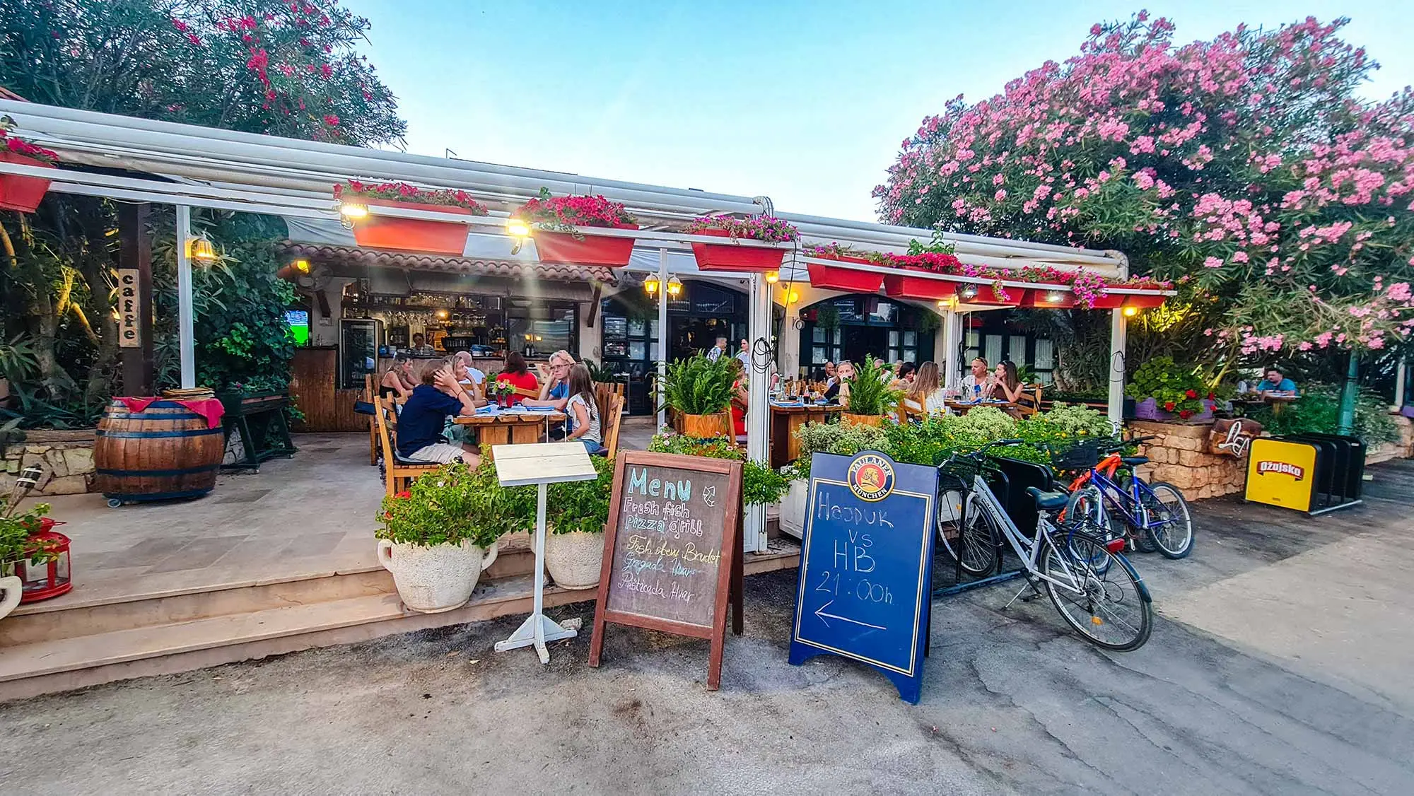 Vrboska, Konoba Lem, crkva tvrđava sv. Marije od Milosrđa, Konoba lem menu, Konoba lem vrboska, recenzije,  Vrboska konoba Lem, restoran s morskim plodovima na Hvaru, pogled na otok Škojić, tuna na Hvaru, salata od dimljenog lososa na Hvaru, večera Vrboska, Hvar, Hvar restorani, Vrboska, Konoba Lem, church fortress of St. Mary of Mercy, Konoba lem menu, Konoba lem vrboska, reviews, Vrboska konoba Lem, seafood restaurant on Hvar, view of Škojić island, tuna on Hvar, smoked salmon salad on Hvar, dinner Vrboska, Hvar, Hvar restaurants,