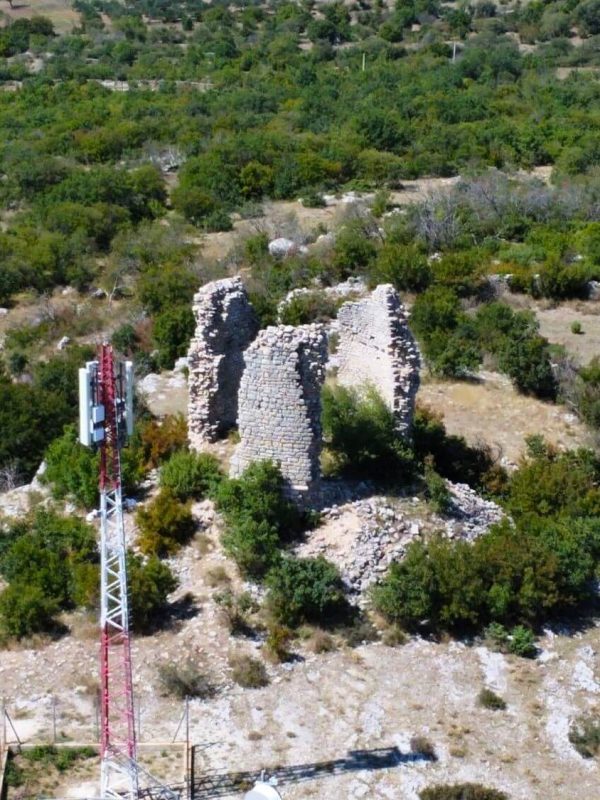 Tower of Vuk Mandušić, Zečevo tower, Zečevo, Kistanje, Dalmatian hinterland, Vuk Mandušić, Cretan War,Petar II Petrović Njegoš, The Mountain Wreath, Kula Vuka Mandušića, Zečevo kula, Zečevo, Kistanje, Dalmatinska zagora, Vuk Mandušić, Kritski rat, Petar II Petrović Njegoš, Gorski vijenac,
