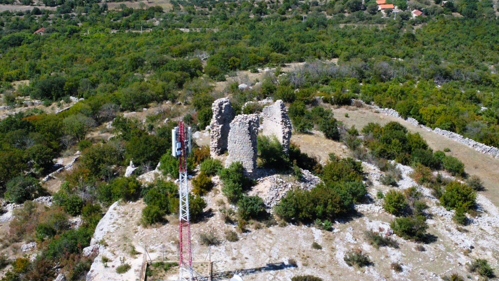 Tower of Vuk Mandušić, Zečevo tower, Zečevo, Kistanje, Dalmatian hinterland, Vuk Mandušić, Cretan War,Petar II Petrović Njegoš, The Mountain Wreath, Kula Vuka Mandušića, Zečevo kula, Zečevo, Kistanje, Dalmatinska zagora, Vuk Mandušić, Kritski rat, Petar II Petrović Njegoš, Gorski vijenac,