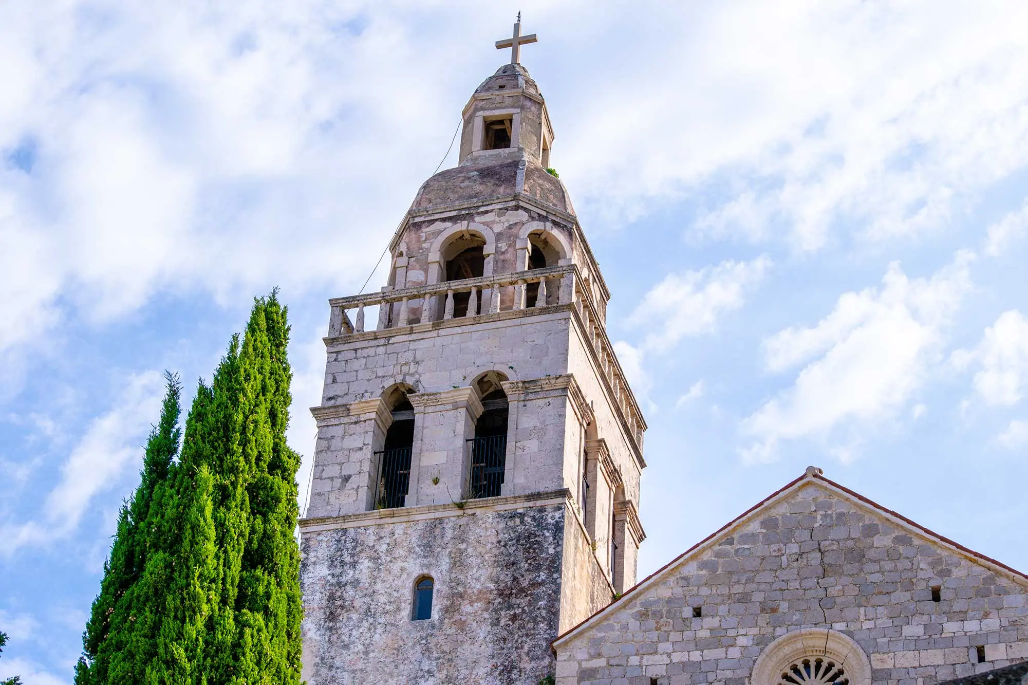 crkva sv. Nikole, Muster, otok Vis, Vis Komiža, Komiža, Komiža crkve, Komiža crkva, Komiža, Vis, crkva sv. Nikole komiža, Muster, benediktinci, tradicija spaljivanja broda, groblje Komiža, kulturna baština Dalmacije, crkve na otocima, Church of St. Nicholas, Muster, island of Vis, Vis Komiža, Komiža, Komiža churches, Komiža church, Komiža, Vis, Church of St. Nicholas Komiža, Muster, Benedictines, tradition of burning ships, Komiža cemetery, cultural heritage of Dalmatia, churches on the islands, 
