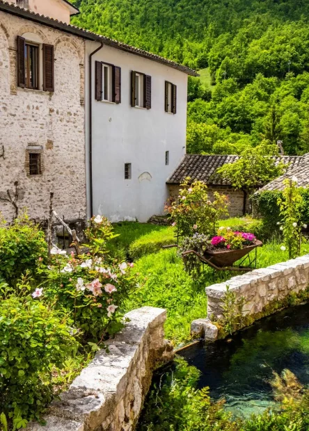 Rasiglia, Umbrija, mala Venecija Umbrije, skrivena sela Italije, izvori i kanali, povijest Rasiglie, putovanje Umbrija, autentična Italija, Rasiglia, Umbria, little Venice of Umbria, hidden villages of Italy, springs and canals, history of Rasiglia, Umbria travel, authentic Italy,