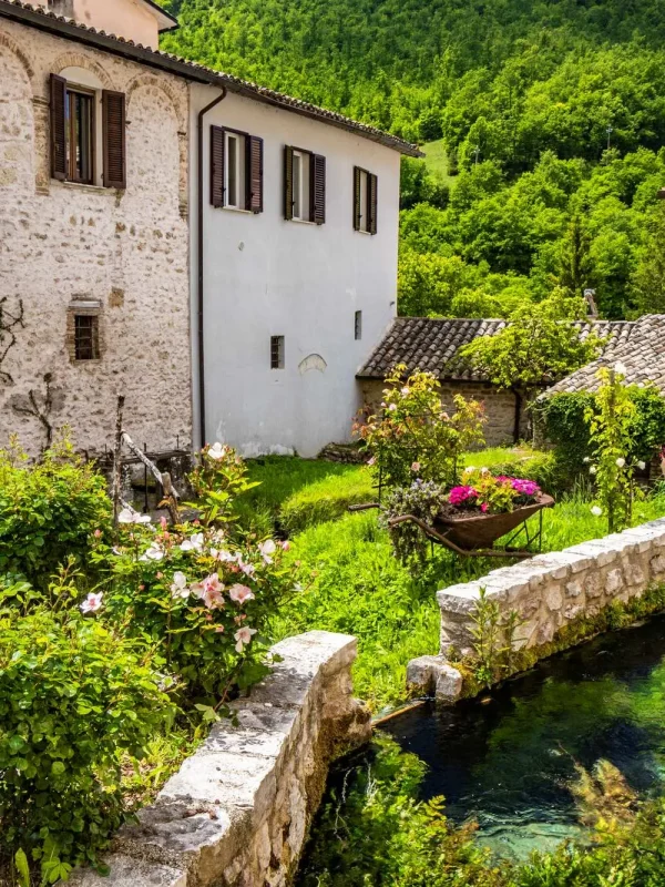 Rasiglia, Umbrija, mala Venecija Umbrije, skrivena sela Italije, izvori i kanali, povijest Rasiglie, putovanje Umbrija, autentična Italija, Rasiglia, Umbria, little Venice of Umbria, hidden villages of Italy, springs and canals, history of Rasiglia, Umbria travel, authentic Italy,