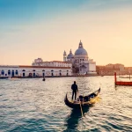 Milano, Firenca, katedrala Duomo,galerija Vittorio Emanuele II, dvorac Sforza, Rim, Koloseum, Panteon, Vatikanski muzeji, fontana di Trevi, di Trevi, Venecija, Trg svetog Marka, bazilika, Duždeva palača, most Uzdaha,  Galerija Uffizi,  most Ponte Vecchio, katedrala Duomo, Firentinska katedrala, Napulj, Pompeji, Toskana, Siena, San Gimignano, Pienza, Chianti, Amalfijska obala, Cinque Terre, Monterosso, Vernazza, Corniglia, Manarola, Riomaggiore, Ligurska obala, jezero Como, jezero Garda, Bellagio, Varenna, Sirmione, Desenzano, Sicilija, Sardinija,  najposjećenija mjesta u Italiji, turizam u Italiji Milan, Florence, Duomo Cathedral, Vittorio Emanuele II Gallery, Sforza Castle, Rome, Colosseum, Pantheon, Vatican Museums, Trevi Fountain, di Trevi, Venice, St. Mark's Square, Basilica, Doge's Palace, Bridge of Sighs, Uffizi Gallery, Ponte Vecchio Bridge, Duomo Cathedral, Florence Cathedral, Naples, Pompeii, Tuscany, Siena, San Gimignano, Pienza, Chianti, Amalfi Coast, Cinque Terre, Monterosso, Vernazza, Corniglia, Manarola, Riomaggiore, Ligurian coast, Lake Como, Lake Garda, Bellagio, Varenna, Sirmione, Desenzano, Sicily, Sardinia,most visited places in Italy, tourism in Italy