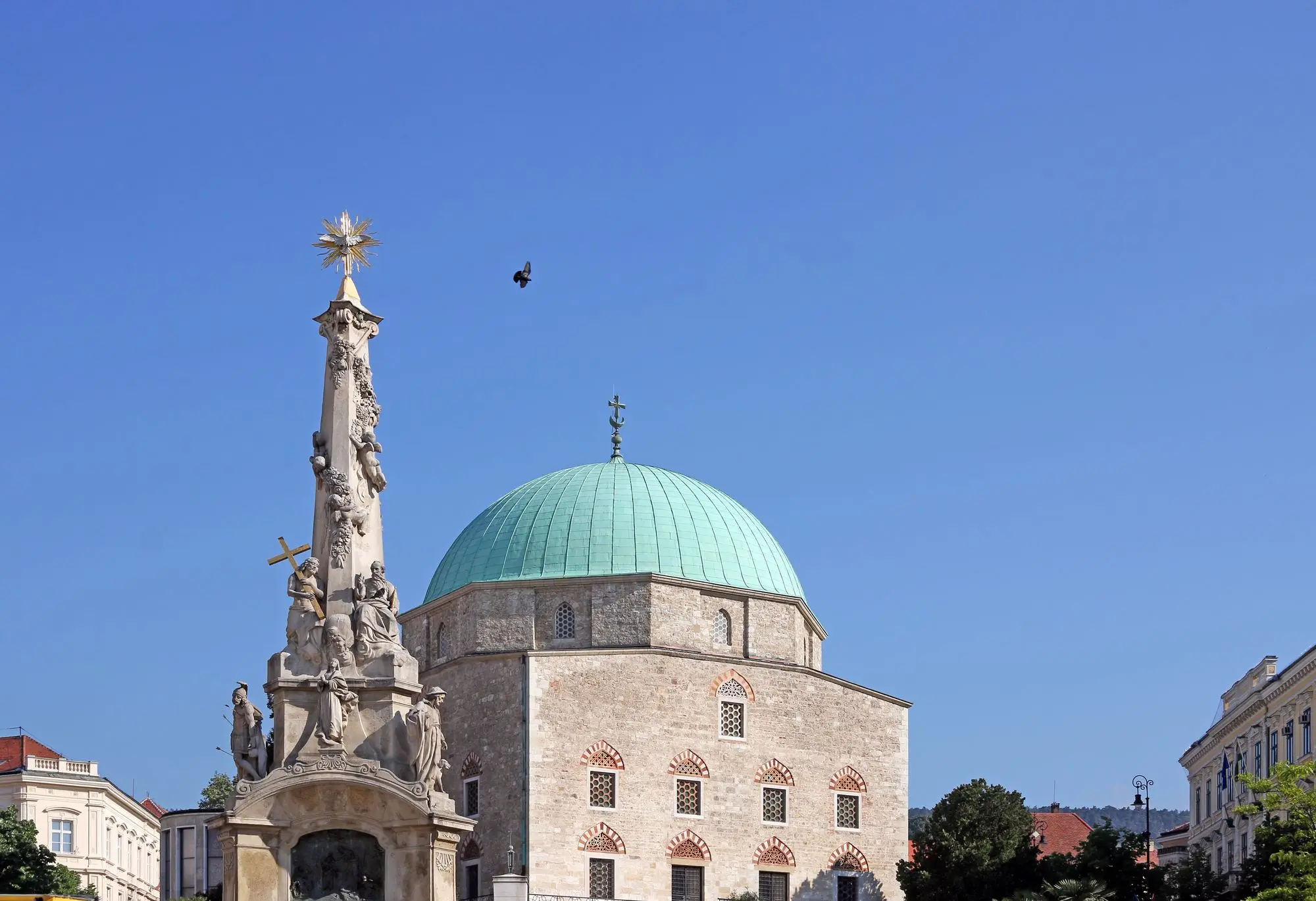 Mađarska, vrijedi li posjetiti Pečuh,  što vidjeti u Pečuhu, Mecsek, planina Mecsek, Sopianae, Janus Pannonius muzej, Muzej Csontváry, Muzej moderne mađarske umjetnosti, džamija paše Qasima, katedrala svetog Petra i Pavla, katedrala svetog Petra i Pavla Pečuh, Kulturna četvrt Zsolnay, Zsolnay keramika, tvronica Zsolnay,  Pečuh vino, vino Pečuh,  Villány, Pečuh, Mađarska putovanje, ranokršćanske grobnice, kulturna četvrt Zsolnay, vina iz Villánya,  UNESCO lokalitet, muzeji u Pečuhu,Hungary, is it worth visiting Pécs, what to see in Pécs, Mecsek, Mecsek Mountain, Sopianae, Janus Pannonius Museum, Csontváry Museum, Museum of Modern Hungarian Art, Qasim Pasha Mosque, Cathedral of Saints Peter and Paul, Cathedral of Saints Peter and Paul Pécs, Zsolnay Cultural Quarter, Zsolnay ceramics, Zsolnay factory, Pécs wine, Pécs wine, Villány, Pécs, Hungary travel, early Christian tombs, Zsolnay Cultural Quarter, wines from Villány, UNESCO site, museums in Pécs,