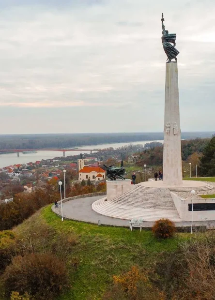 rijeka Dunav, Baranja, Batina, Batinska bitka, Memorijalni kompleks Batinska bitka, Bitka kod Batine,  spomenik Pobjeda, Dunav Baranja, Crvena armija 1944, povijest Drugog svjetskog rata Hrvatska, Danube River, Baranja, Batina, Battle of Batina, Memorial Complex of the Battle of Batina, Battle of Batina, Victory Monument, Danube Baranja, Red Army 1944, history of World War II Croatia,