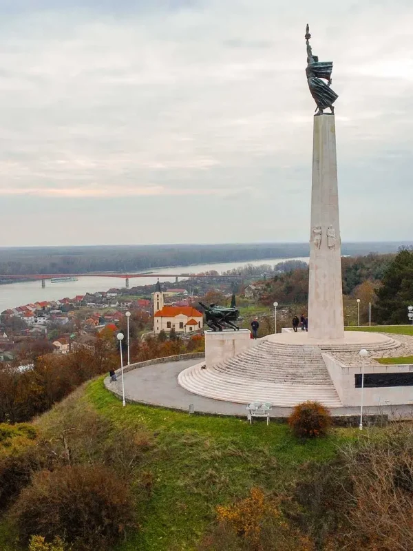 rijeka Dunav, Baranja, Batina, Batinska bitka, Memorijalni kompleks Batinska bitka, Bitka kod Batine,  spomenik Pobjeda, Dunav Baranja, Crvena armija 1944, povijest Drugog svjetskog rata Hrvatska, Danube River, Baranja, Batina, Battle of Batina, Memorial Complex of the Battle of Batina, Battle of Batina, Victory Monument, Danube Baranja, Red Army 1944, history of World War II Croatia,