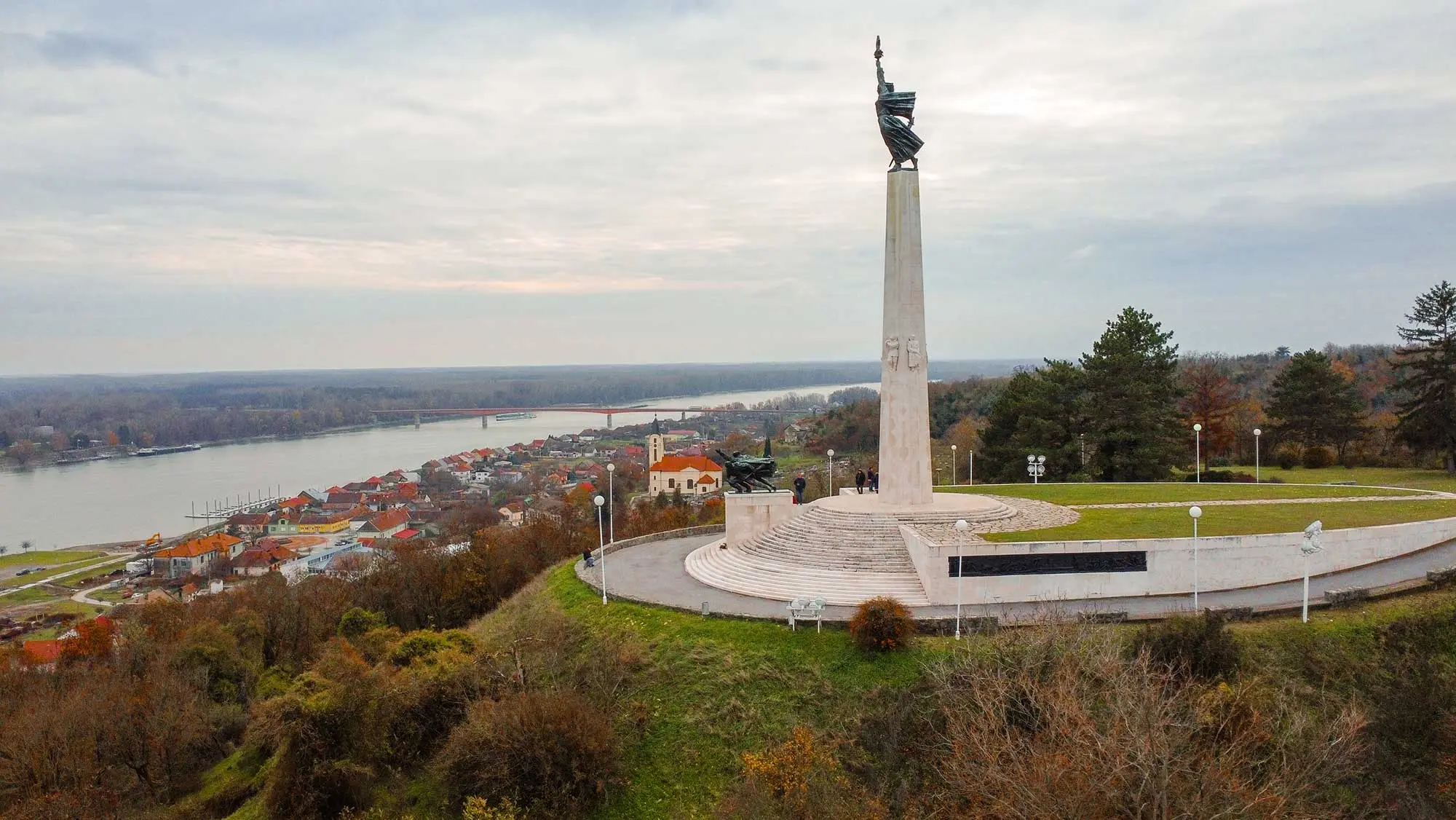 rijeka Dunav, Baranja, Batina, Batinska bitka, Memorijalni kompleks Batinska bitka, Bitka kod Batine,  spomenik Pobjeda, Dunav Baranja, Crvena armija 1944, povijest Drugog svjetskog rata Hrvatska, Danube River, Baranja, Batina, Battle of Batina, Memorial Complex of the Battle of Batina, Battle of Batina, Victory Monument, Danube Baranja, Red Army 1944, history of World War II Croatia,