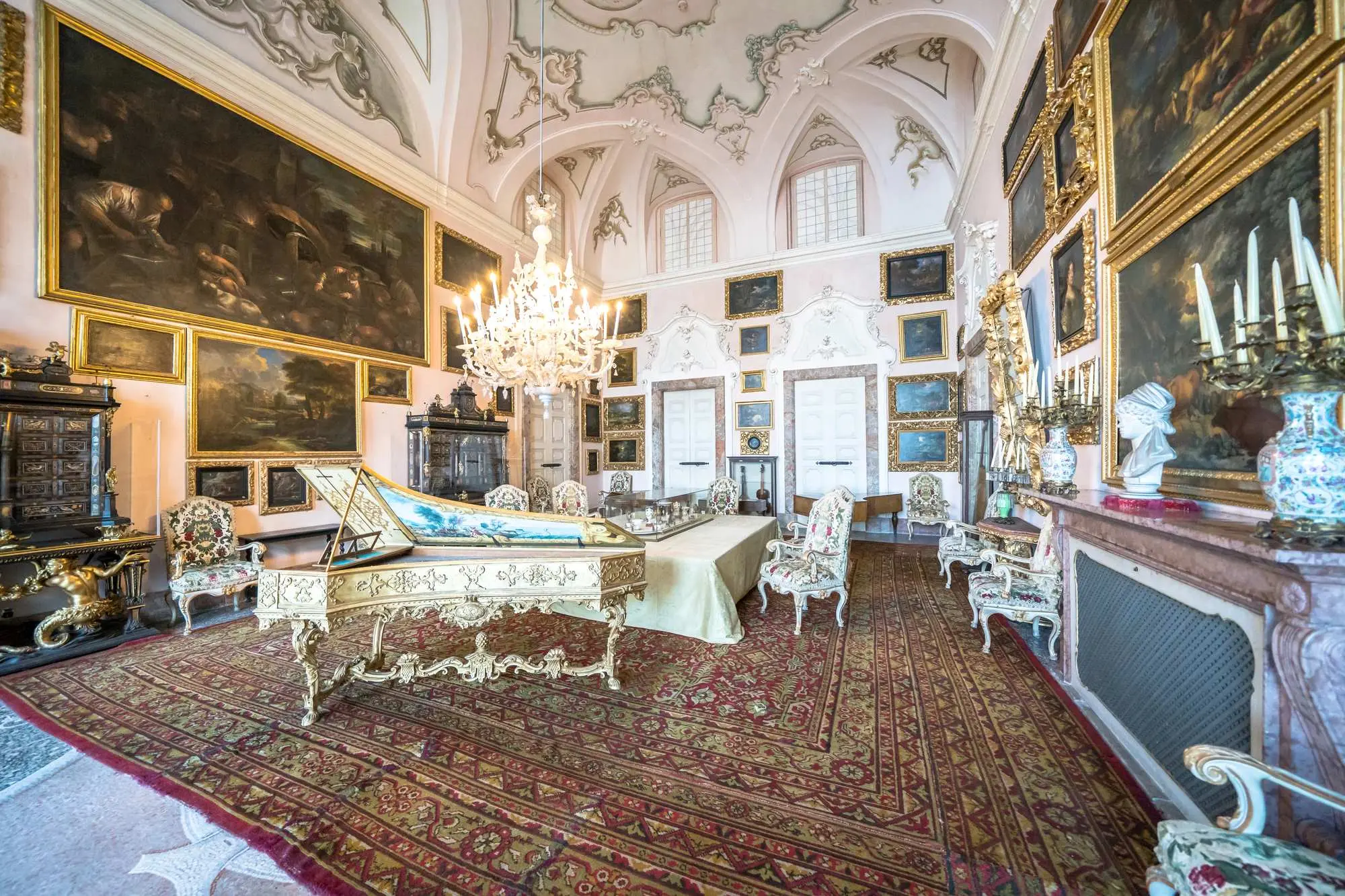 Italija, jezero Maggiore, otok Bella, isola Bella, drugo najveće jezero u italiji, najveće jezero u italiji, Borromejski otoci, obitelji Borromeo, Palača Borromeo, Isola Inferiore, Giovanni Angelo Crivelli, Carlo Fontana, Sala della Musica, Sala delle Medaglie,  Italy, Lake Maggiore, Bella Island, isola Bella, second largest lake in Italy, largest lake in Italy, Borromean Islands, Borromeo Family, Borromeo Palace, Isola Inferiore, Giovanni Angelo Crivelli, Carlo Fontana, Sala della Musica, Sala delle Medaglie,