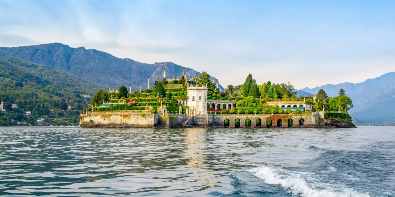 Italija, jezero Maggiore, otok Bella, isola Bella, drugo najveće jezero u italiji, najveće jezero u italiji, Borromejski otoci, obitelji Borromeo, Palača Borromeo, Isola Inferiore, Giovanni Angelo Crivelli, Carlo Fontana, Sala della Musica, Sala delle Medaglie,  Italy, Lake Maggiore, Bella Island, isola Bella, second largest lake in Italy, largest lake in Italy, Borromean Islands, Borromeo Family, Borromeo Palace, Isola Inferiore, Giovanni Angelo Crivelli, Carlo Fontana, Sala della Musica, Sala delle Medaglie,