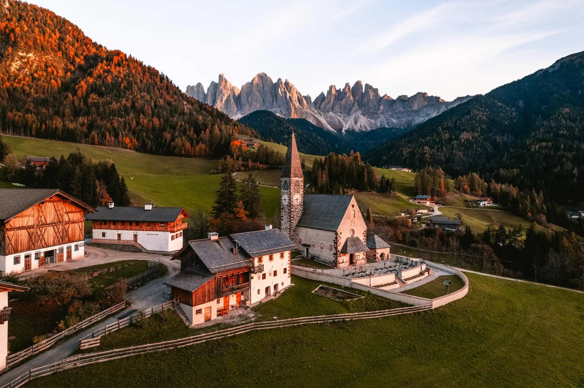 Dolomiti, najšarmantnije selo, Sveta Magdalena, Santa Maddalena, Italija, Alpska sela, Villnöss, dolina Villnöss, Odle, vrhovi Odle, južni Tirol, Puez Odle, Adolf Munkel, staza Adolf Munkel, Törggelen, Dolomites, the most charming village, Santa Maddalena, Santa Maddalena, Italy, Alpine villages, Villnöss, Villnöss valley, Odle, Odle peaks, South Tyrol, Puez Odle, Adolf Munkel, Adolf Munkel trail, Törggelen,