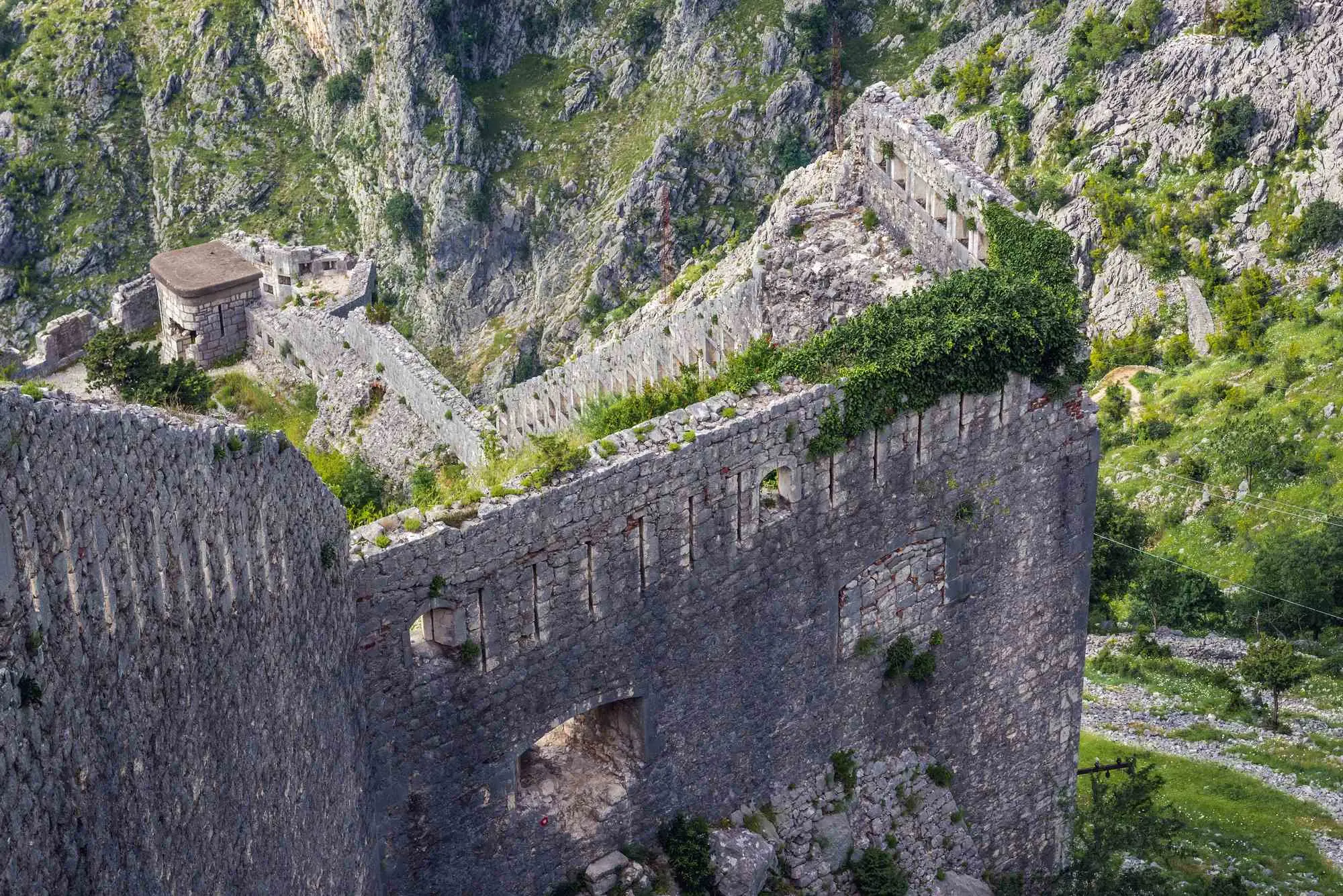 Kotor, tvrđava San Giovanni, tvrđava sveti Ivan, tvrđava sv ivan, kotorska tvrđava, najposjećenije atrakcije Kotora, atrakcije Kotor, San Giovanni, brdo San Giovanni, Kapelica Gospe od Zdravlja, Kotor, San Giovanni Fortress, St. John Fortress, St. John Fortress, Kotor Fortress, most visited attractions in Kotor, Kotor attractions, San Giovanni, San Giovanni Hill, Chapel of Our Lady of Health,