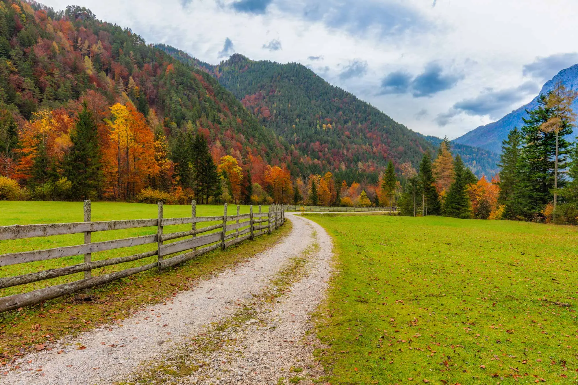 Slovenija, Logarska dolina, Jezero Zelenci, Kranjska Gora, Velika planina, Tolminska korita, Otočec na Krki, Slap Virje, Bovec, slap Rinka, , jesenski izleti slovenija, jesenski izleti u sloveniji, izleti slovenija, jesen Slovenia, Logarska dolina, Jezero Zelenci, Kranjska Gora, Velika planina, Tolminska korita, Otočec na Krka, Slap Virje, Bovec, Slap Rinka, autumn excursions in Slovenia, autumn excursions in Slovenia, excursions in Slovenia, autumn trip slovenia, autumn