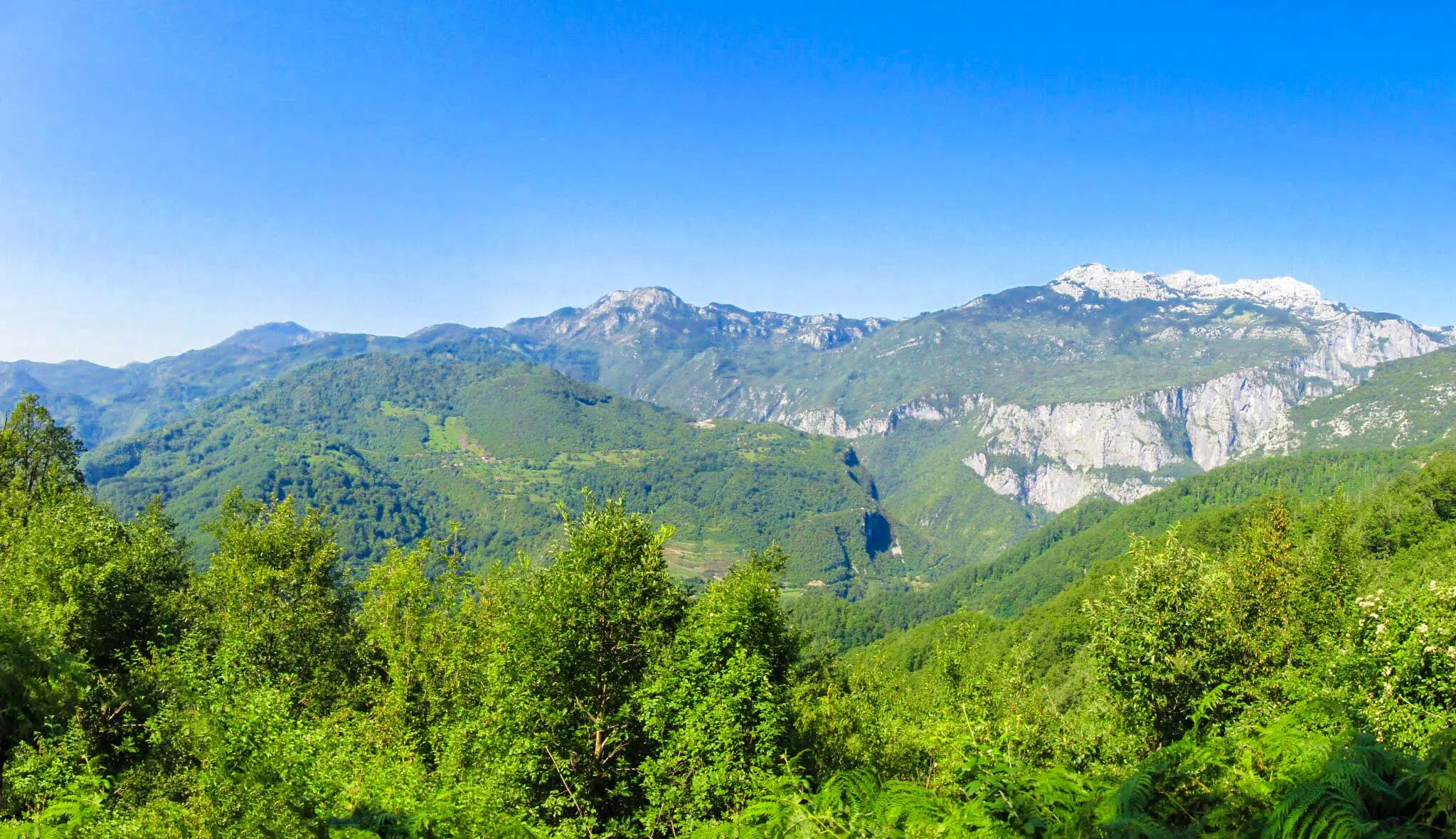 Moračke planine, rijeka Morača, planina Lola, Maganik, kanjon rijeke Mrtvice, Konjsko, Lastva, Zagradac, Stožac, Vojnovac, Kapetanovo jezero, Manito jezero, Kapija želja, Moraca mountains, Morača river, Lola mountain, Maganik, Mrtvice river canyon, Konjsko, Lastva, Zagradac, Stožac, Vojnovac, Kapetanovo lake, Manito lake, Gate of wishes,