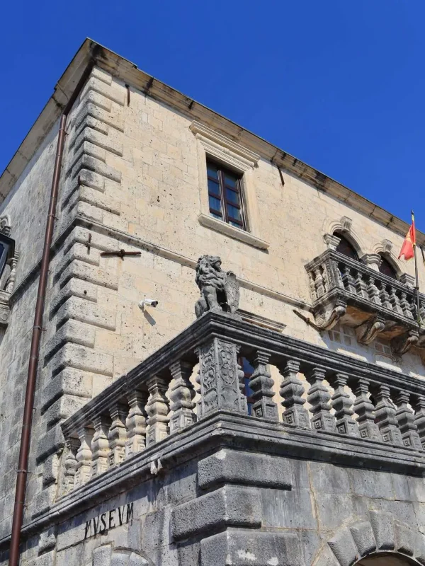 Perast, Palača Bujović, obitelj Bujović, Vicko Bujović, Muzej grada Perasta, Peraški mač, Trip Kokolje, palače perast, Perast, Bujović Palace, Bujović family, Vicko Bujović, Perast City Museum, Perast Sword, Trip Kokolje,palaces perast