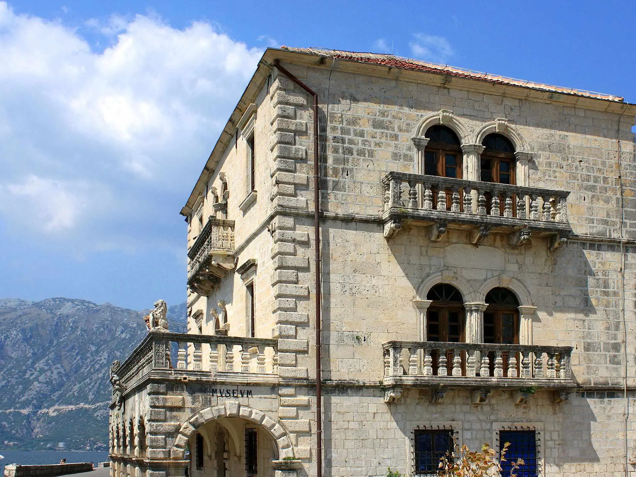 Perast, Palača Bujović, obitelj Bujović, Vicko Bujović, Muzej grada Perasta, Peraški mač, Trip Kokolje, palače perast,Perast, Bujović Palace, Bujović family, Vicko Bujović, Perast City Museum, Perast Sword, Trip Kokolje,palaces perast