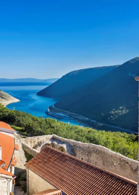 Učka, Plominski zaljev, Plomin, najstarija mjesta u Istri, sela u istri, Istra, crkva sv. Jurja Starog, Plominski natpis, najstariji glagoljski zapis, župna crkva Blažene Djevice Marije, palača La Tura,  Učka, Plomin Bay, Plomin, the oldest places in Istria, villages in Istria, Istria, Church of St. George the Old, Plomin inscription, the oldest Glagolitic inscription, parish church of the Blessed Virgin Mary, La Tura palace,