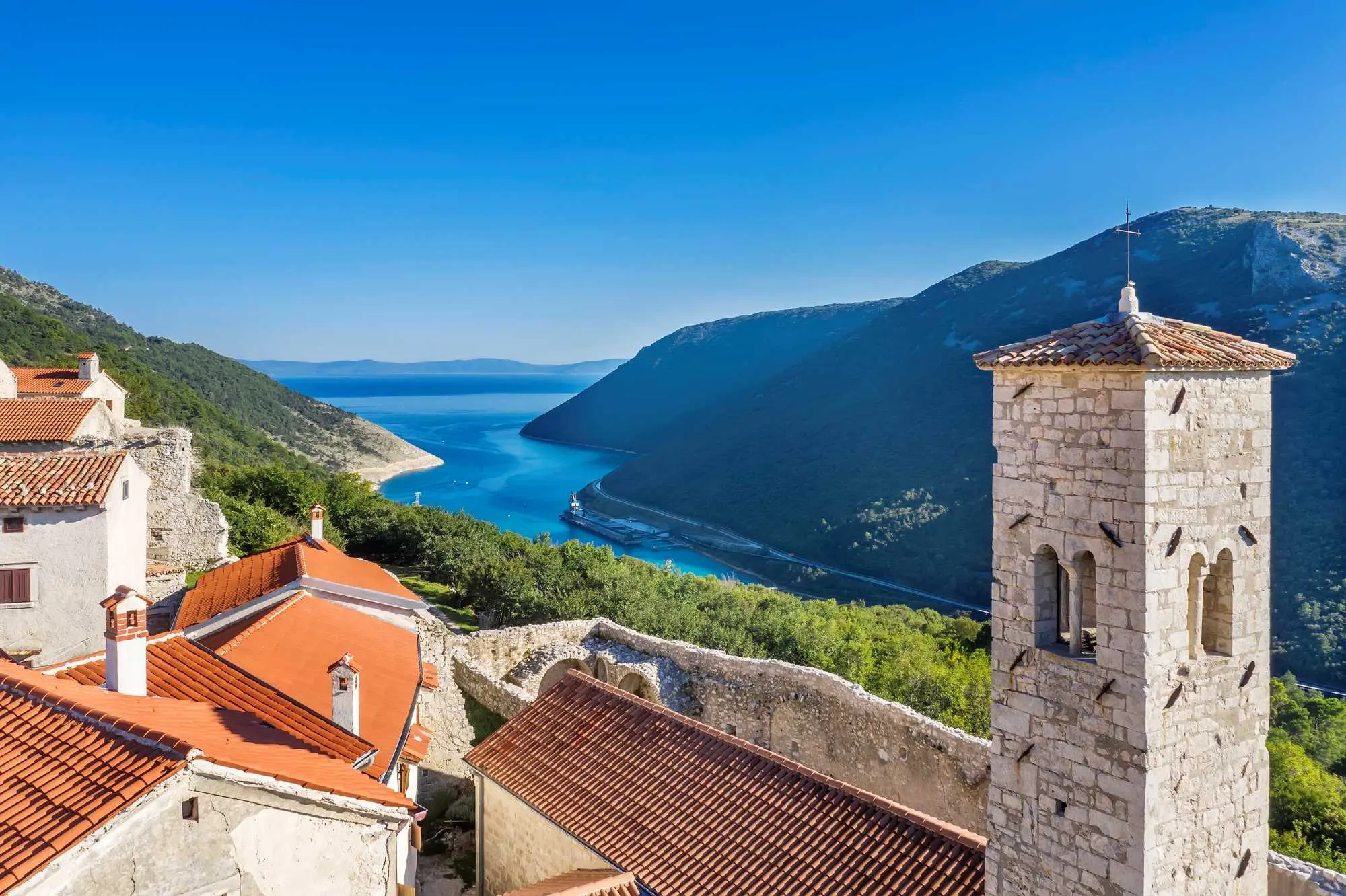 Učka, Plominski zaljev, Plomin, najstarija mjesta u Istri, sela u istri, Istra, crkva sv. Jurja Starog, Plominski natpis, najstariji glagoljski zapis, župna crkva Blažene Djevice Marije, palača La Tura,  Učka, Plomin Bay, Plomin, the oldest places in Istria, villages in Istria, Istria, Church of St. George the Old, Plomin inscription, the oldest Glagolitic inscription, parish church of the Blessed Virgin Mary, La Tura palace,