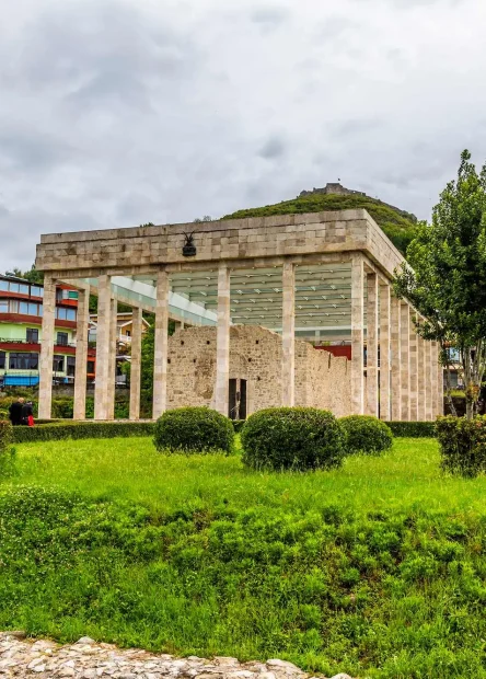 Lezhe, Albanija, spomenik u Albaniji, skenderbegov spomenik u Albaniji, Nacionalni memorijal Skenderbega, grob Skenderbeg, crkva svetog Nikole, Gjergj Kastriot Skenderbeg, džamija Selimija, Skenderbegov grob, Enver Hoxha, Lezhe, Albania, monument in Albania, Skenderbeg's monument in Albania, Skenderbeg's National Memorial, Skenderbeg's grave, Church of St. Nicholas, Gjergj Kastriot Skenderbeg, Selimija Mosque, Skenderbeg's grave, Enver Hoxha