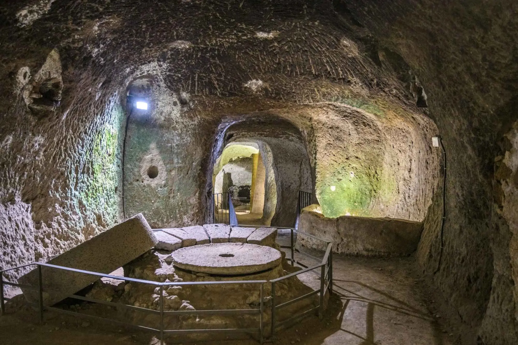 Umbrija,Lazia, Orvieto, Velzna, Urbs Vetus, papa Urban IV. Katedrala Orvieto, Duomo di Orvieto, Sikstinska kapela, Luce Signorelli, Podzemni Orvieto, Pozzo di San Patrizio, Palazzo del Popolo, Orvieto Classico vino, bunar Sv. Patrika, Umbria, Lazio, Orvieto, Velzna, Urbs Vetus, Pope Urban IV. Orvieto Cathedral, Duomo di Orvieto, Sistine Chapel, Luce Signorelli, Underground Orvieto, Pozzo di San Patrizio, Palazzo del Popolo, Orvieto Classico wine, Orvieto Cathedral, well of St. Patrick,