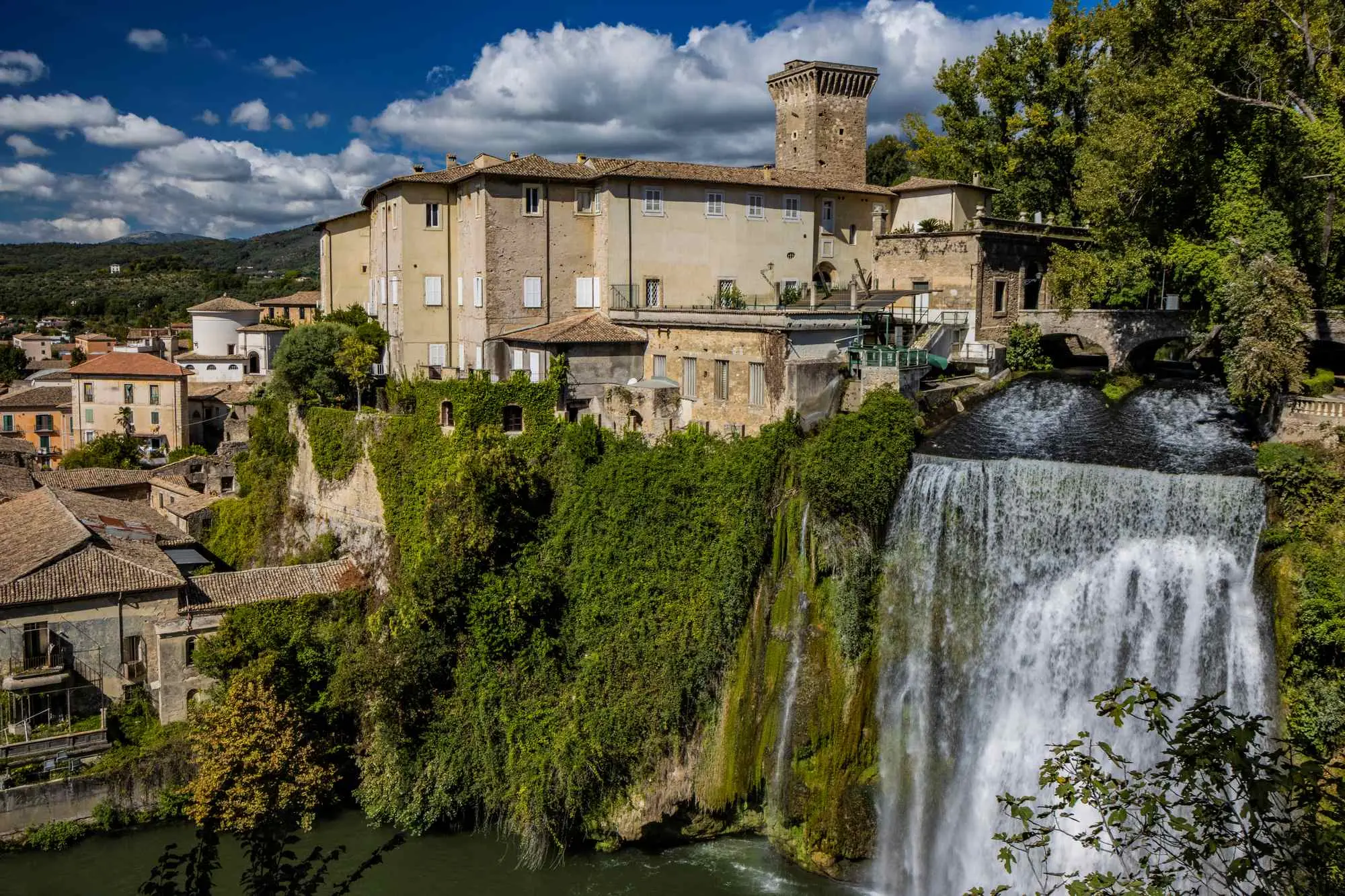 Isola del Liri, Lazio, Italija, Liri, rijeka Liri, dvorac Boncompagni Viscogliosi, Cascate Grande, vodopad Valcatoio, Cascata del Valcatoio, Veliki vodopad Isola del Liri, Isola del Liri, Lazio, Italy, Liri, Liri River, Boncompagni Viscogliosi Castle, Cascate Grande, Valcatoio Waterfall, Cascata del Valcatoio, Great Waterfall of Isola del Liri,