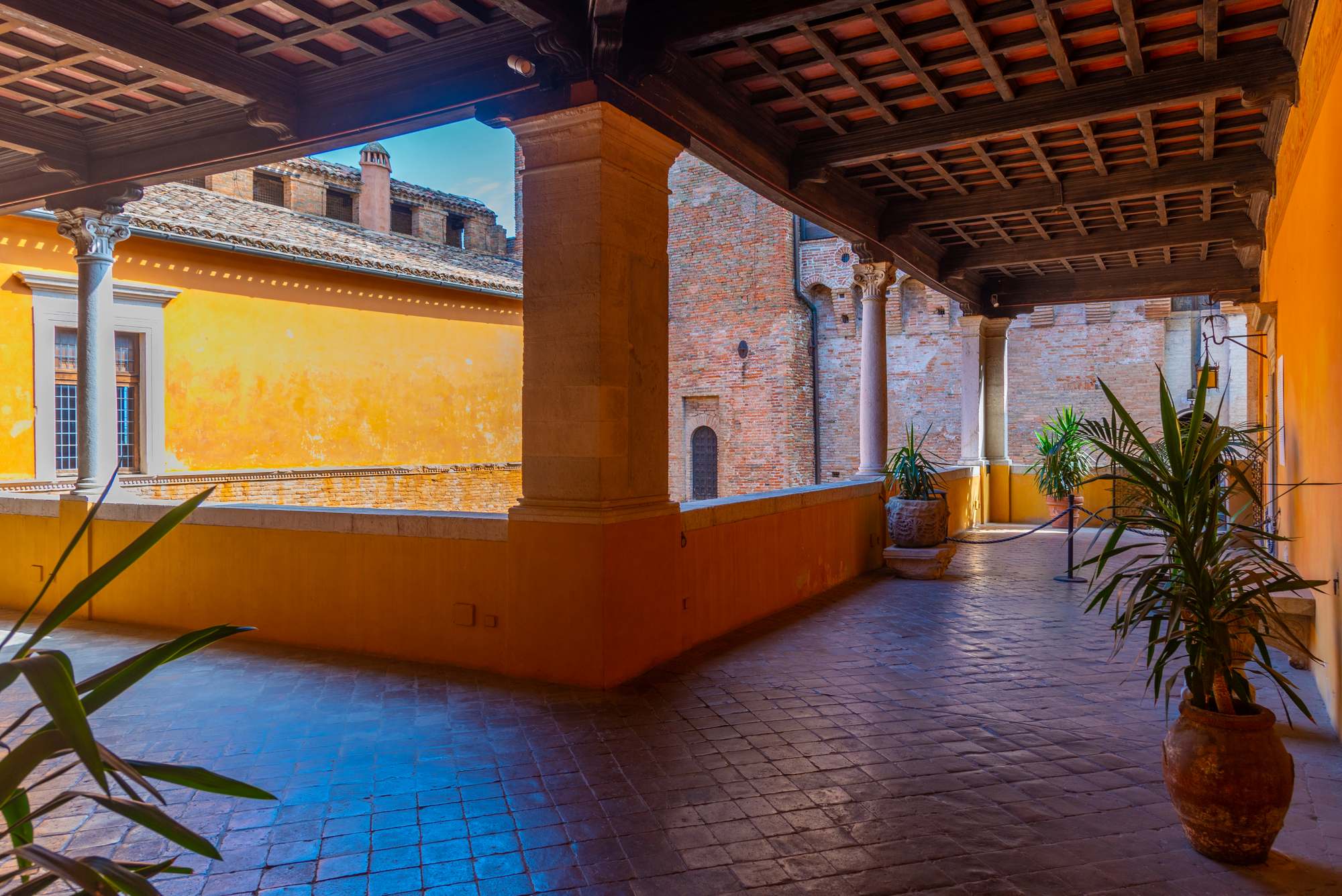 Dvorac Gradara, Rocca di Gradara, srednjovjekovna utvrda Italija, obitelj Malatesta, obitelj Sforza, Paolo i Francesca, Dante Alighieri, Božanstvena komedija, srednjovjekovna arhitektura, Marche regija, Emilia Romagna, povijesni dvorci Italije, legende i povijest, kulturna baština Italije, Gradara Castle, Rocca di Gradara, medieval fortress Italy, Malatesta family, Sforza family, Paolo and Francesca, Dante Alighieri, Divine Comedy, medieval architecture, Marche region, Emilia Romagna, historic castles of Italy, legends and history, cultural heritage of Italy