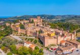 Dvorac Gradara, Rocca di Gradara, srednjovjekovna utvrda Italija, obitelj Malatesta, obitelj Sforza, Paolo i Francesca, Dante Alighieri, Božanstvena komedija, srednjovjekovna arhitektura, Marche regija, Emilia Romagna, povijesni dvorci Italije, legende i povijest, kulturna baština Italije, Gradara Castle, Rocca di Gradara, medieval fortress Italy, Malatesta family, Sforza family, Paolo and Francesca, Dante Alighieri, Divine Comedy, medieval architecture, Marche region, Emilia Romagna, historic castles of Italy, legends and history, cultural heritage of Italy